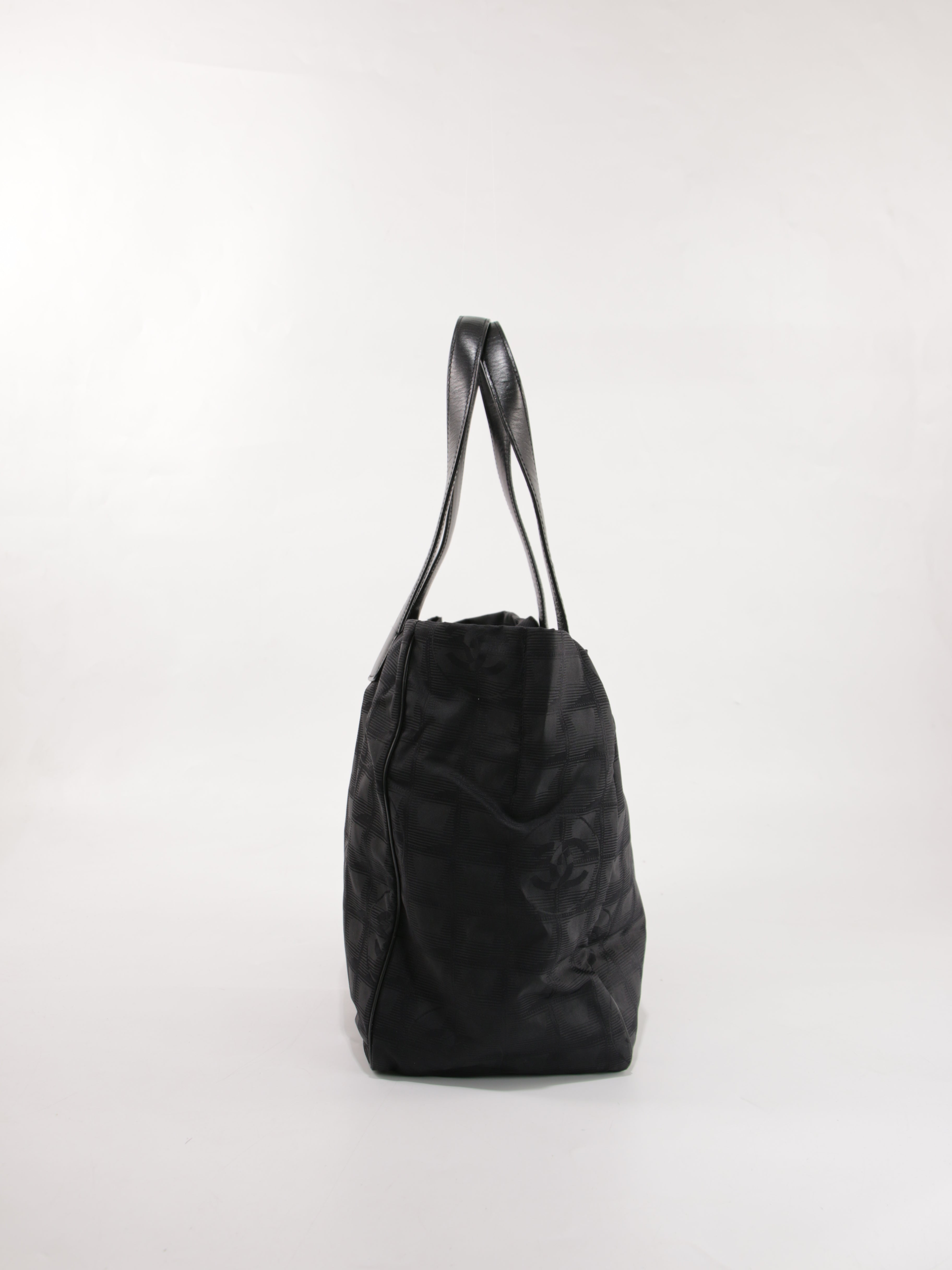 Medium New Travel Line Tote