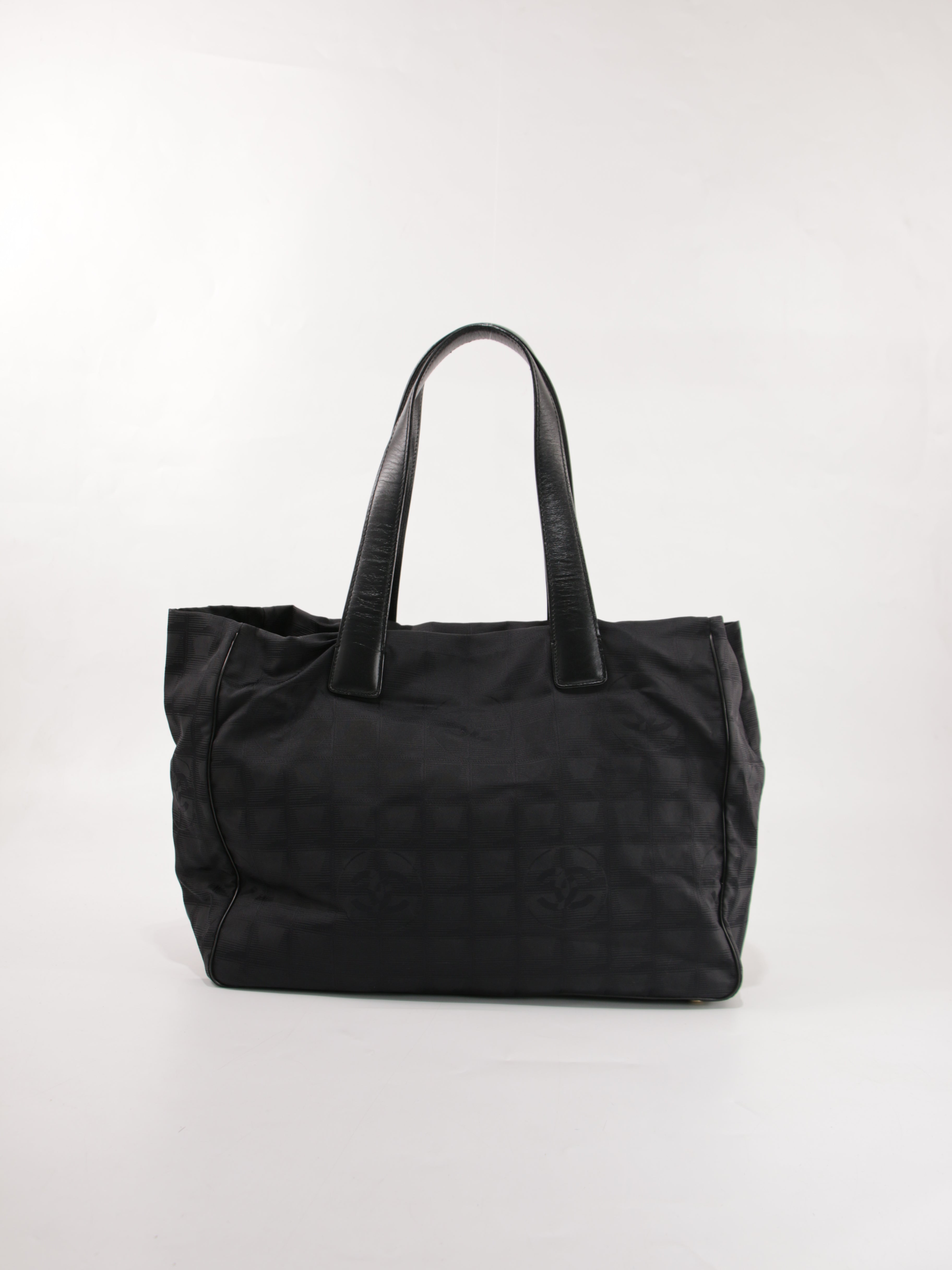 Medium New Travel Line Tote