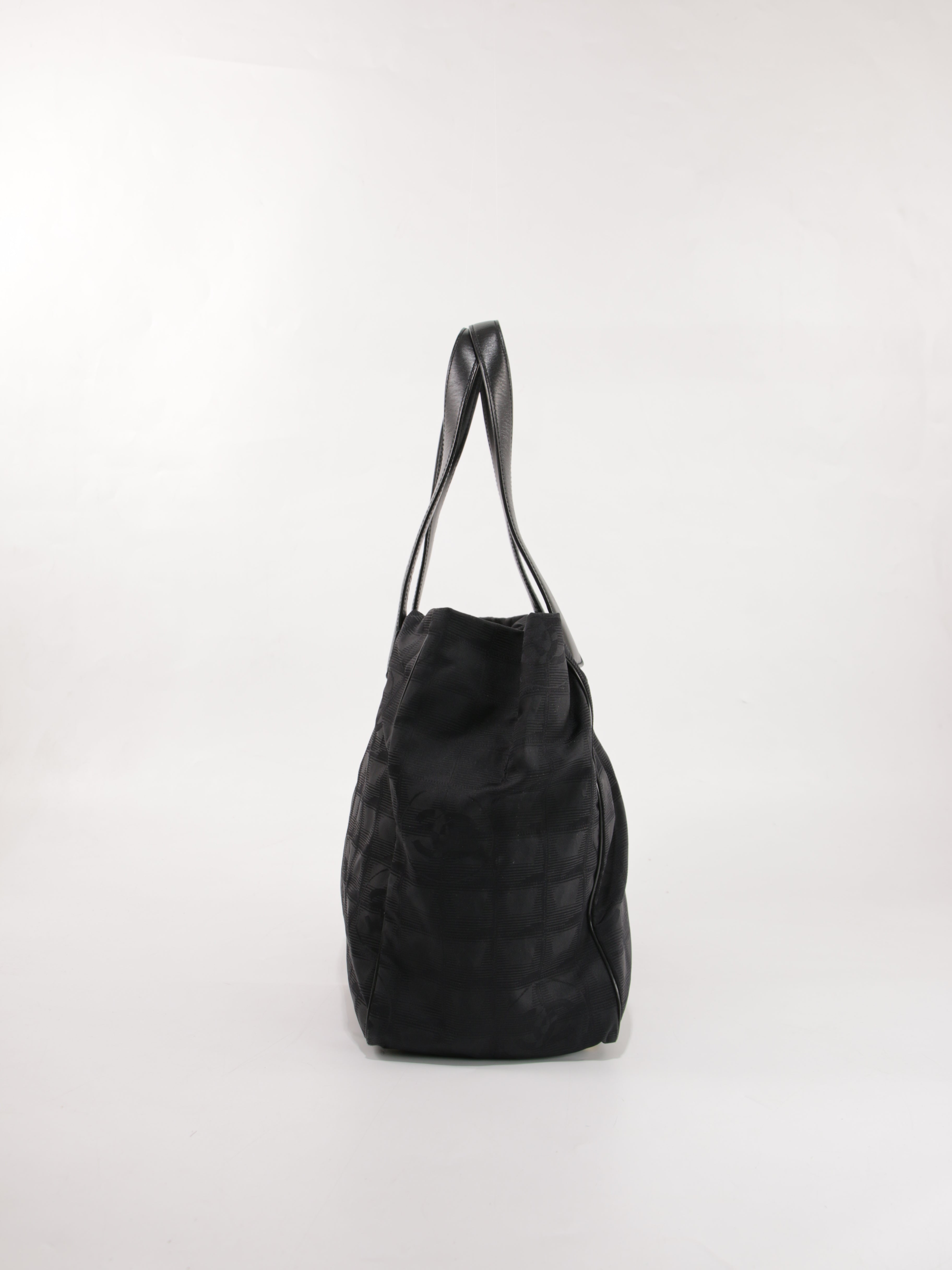 Medium New Travel Line Tote