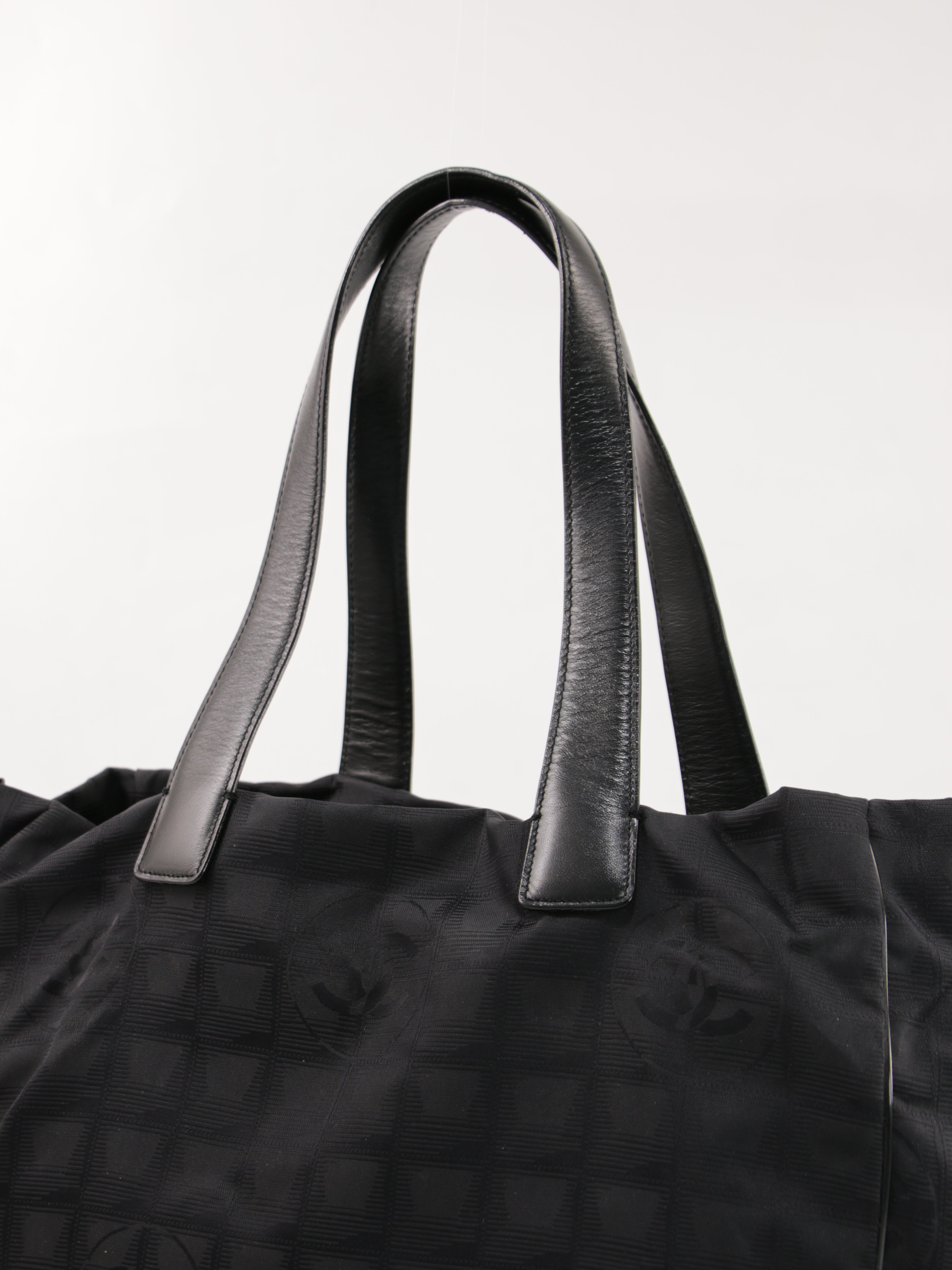Medium New Travel Line Tote