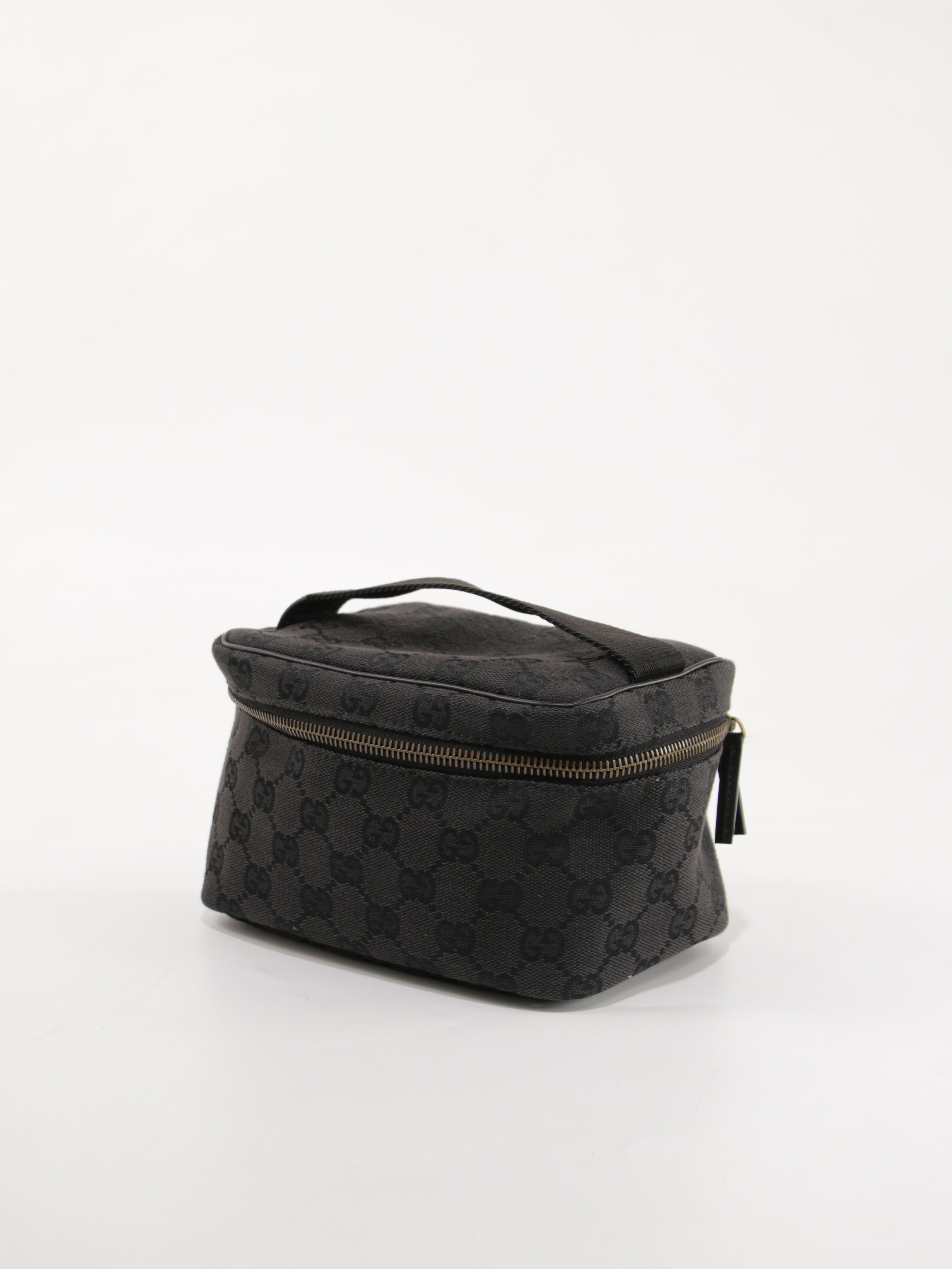 Cosmetic pouch