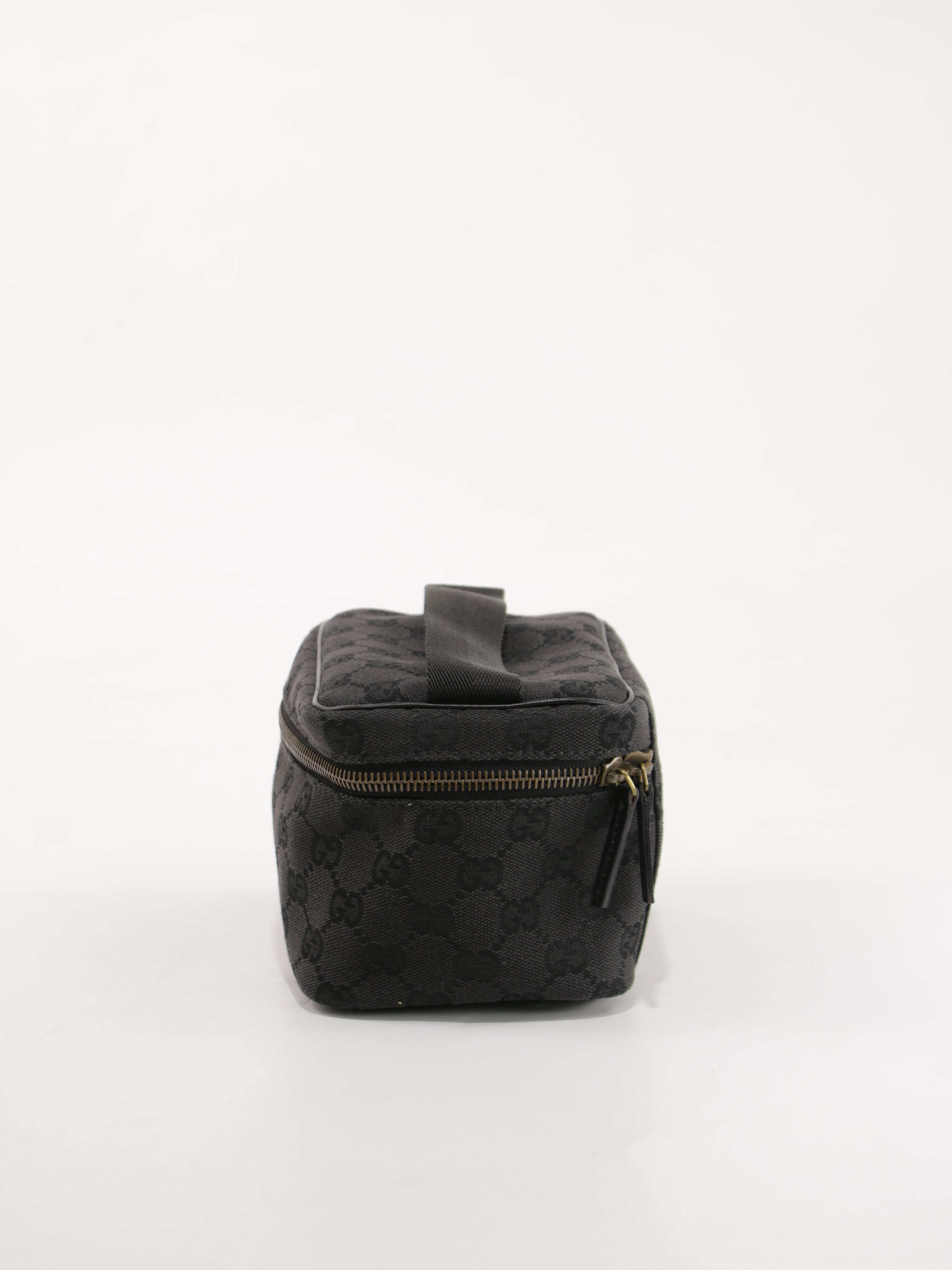 Cosmetic pouch