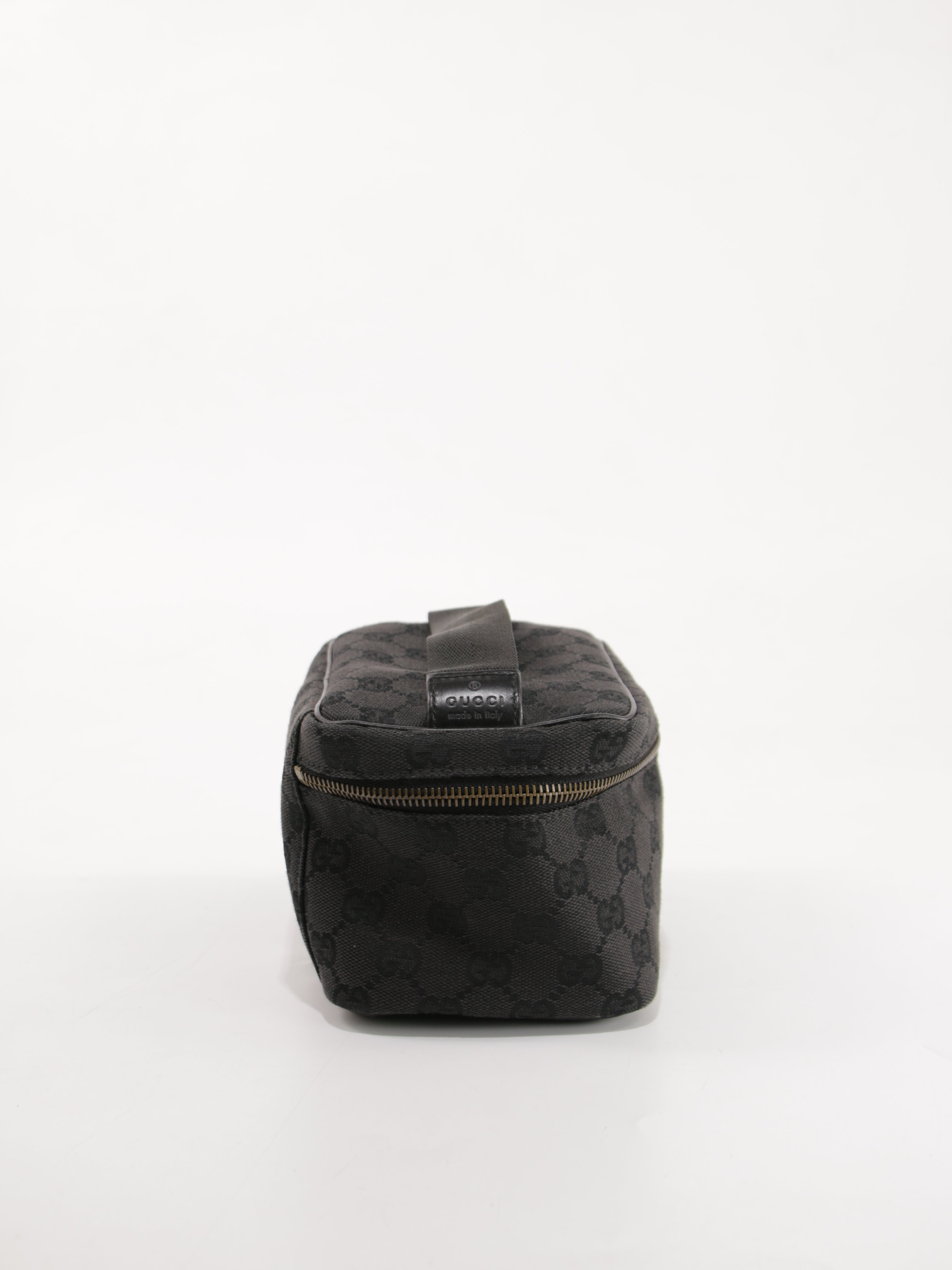 Cosmetic pouch