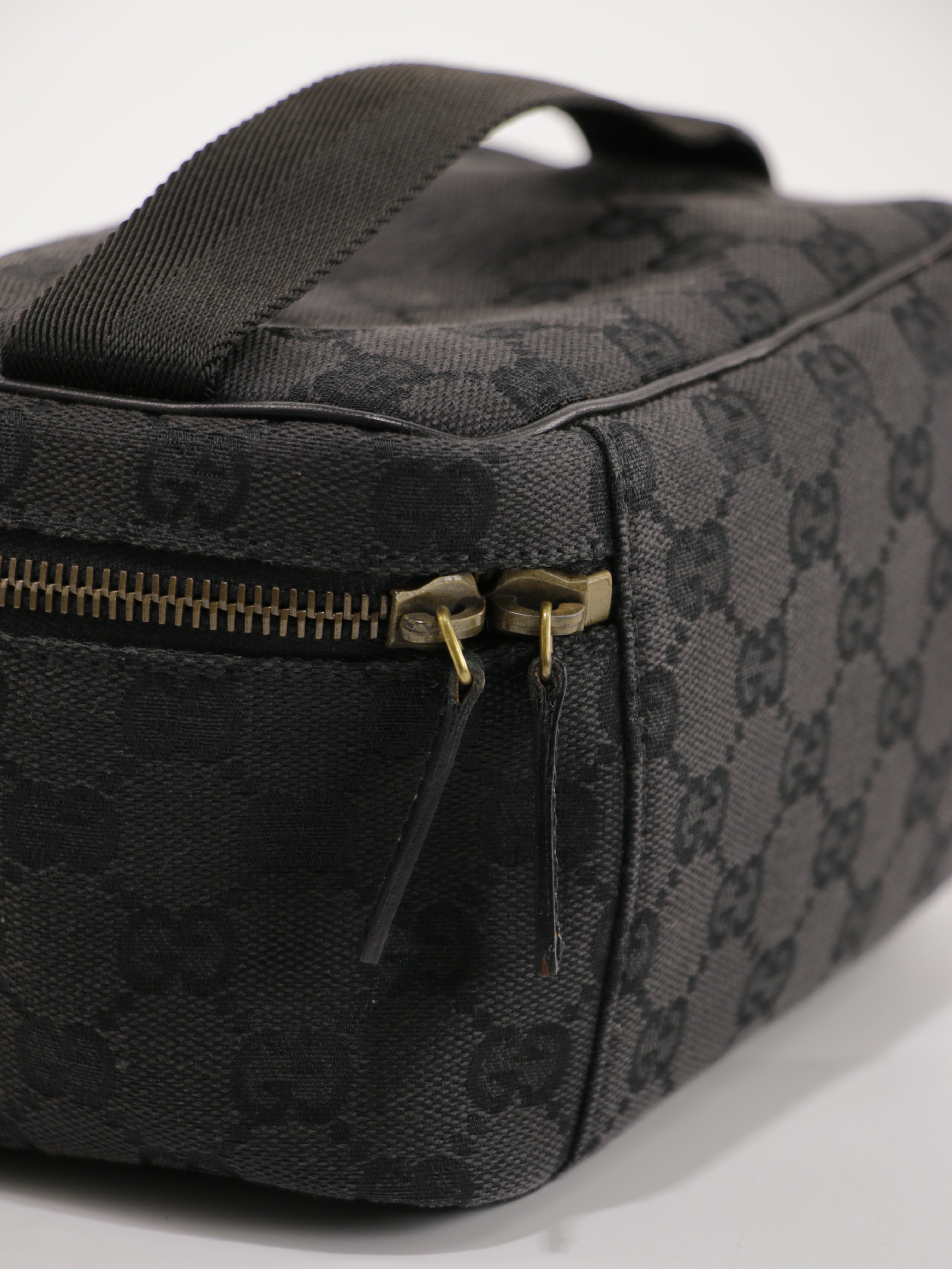 Cosmetic pouch