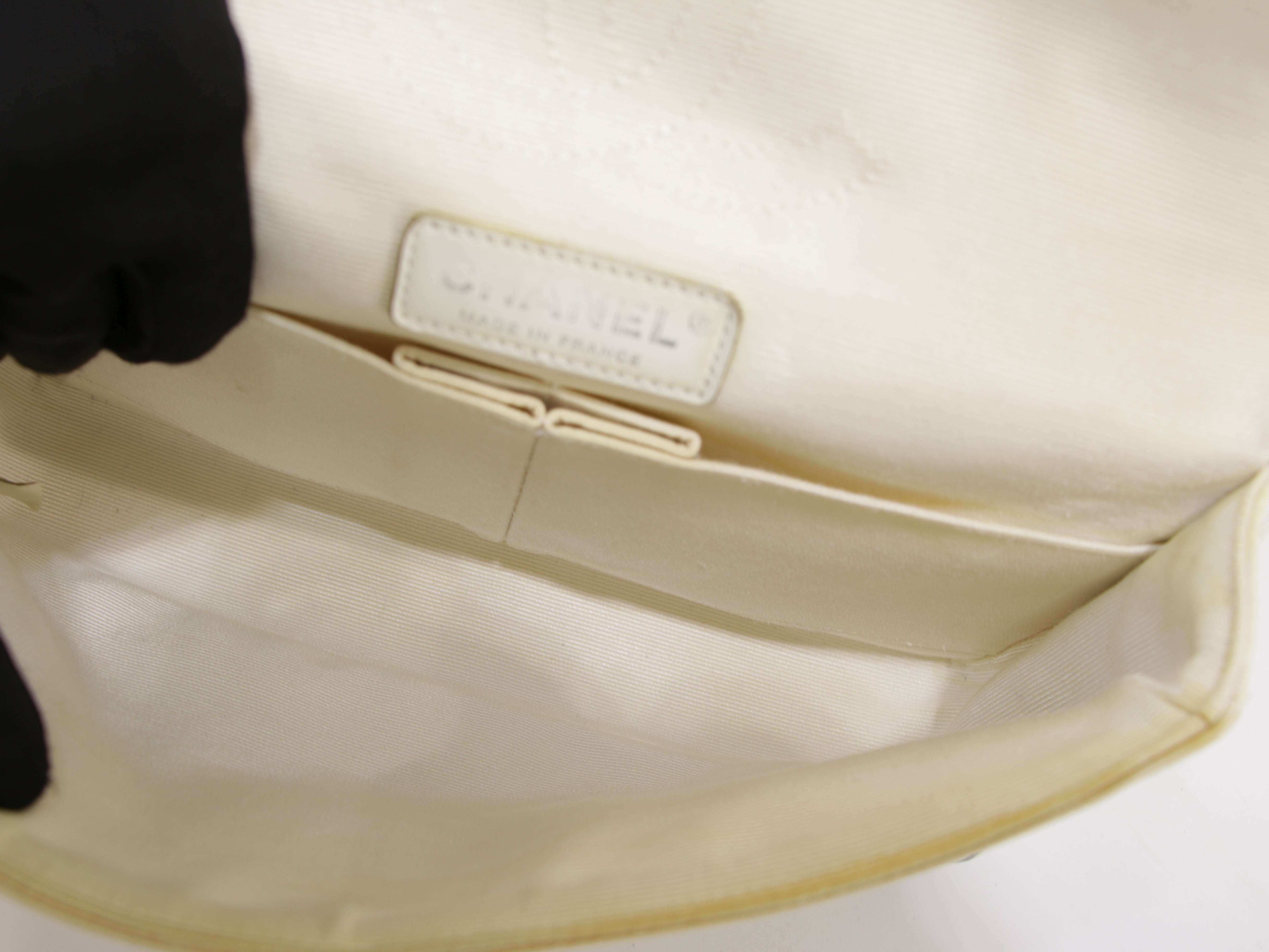 Medium Classic Flap