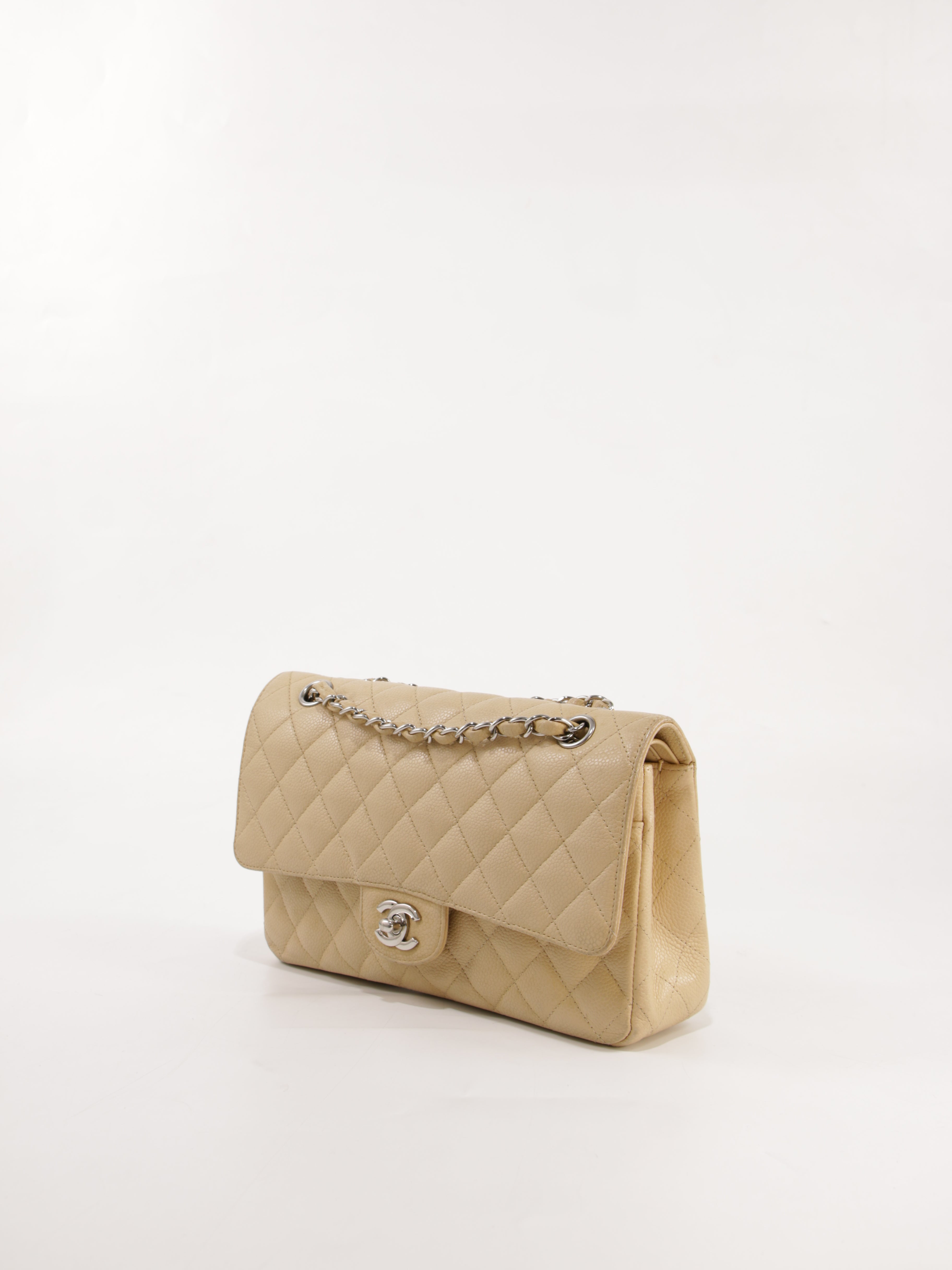 Medium Classic Flap