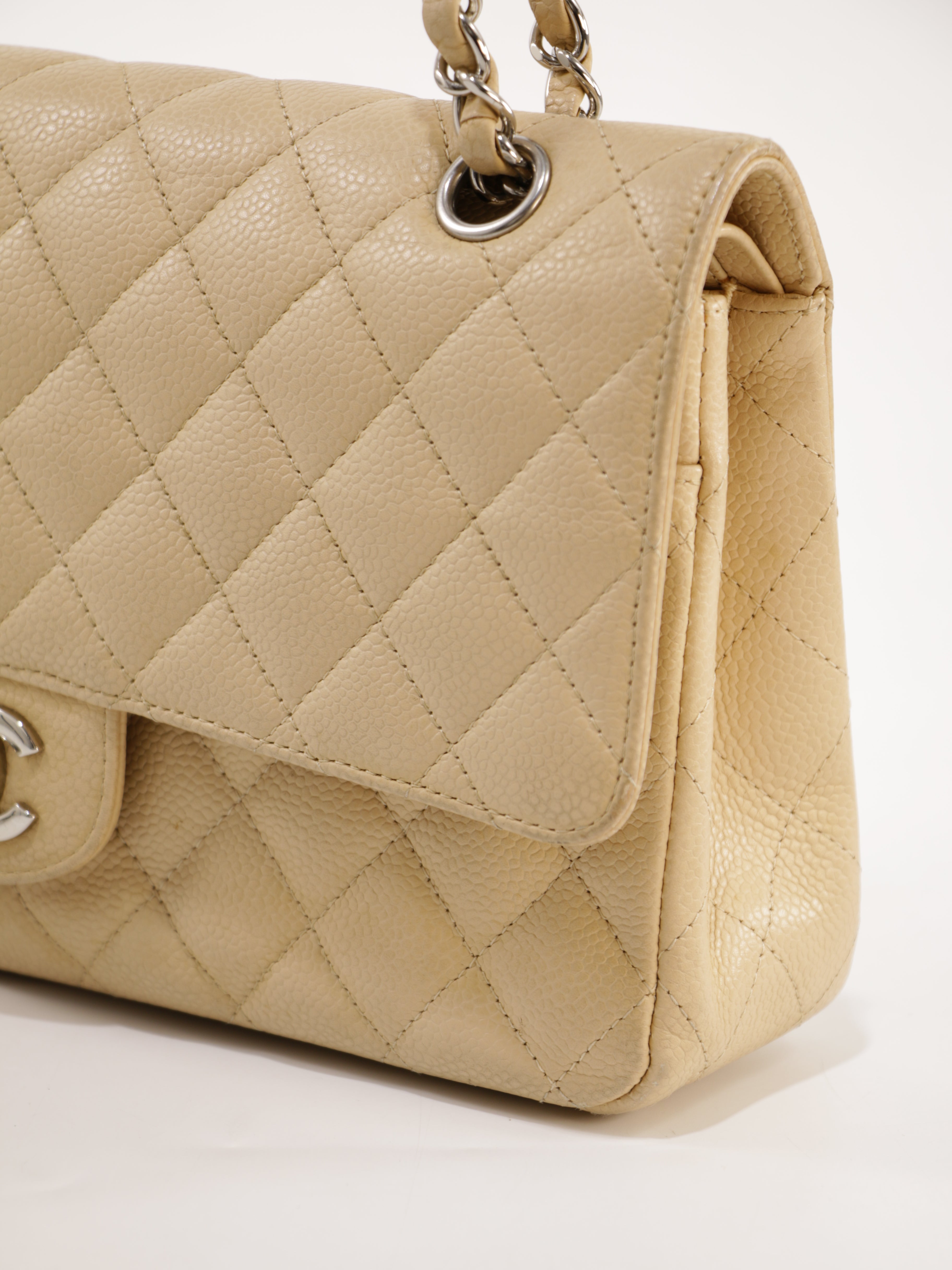 Medium Classic Flap