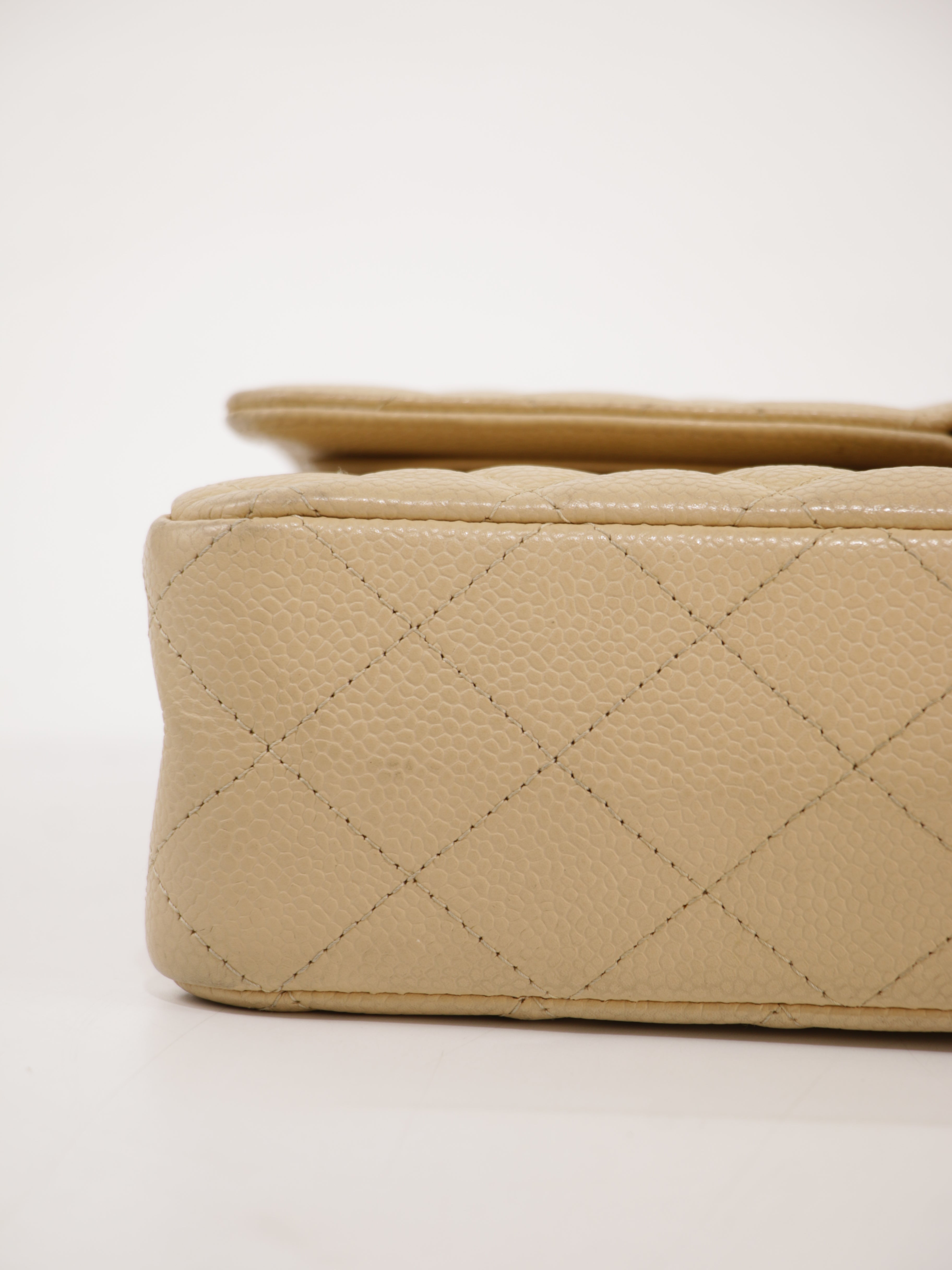 Medium Classic Flap