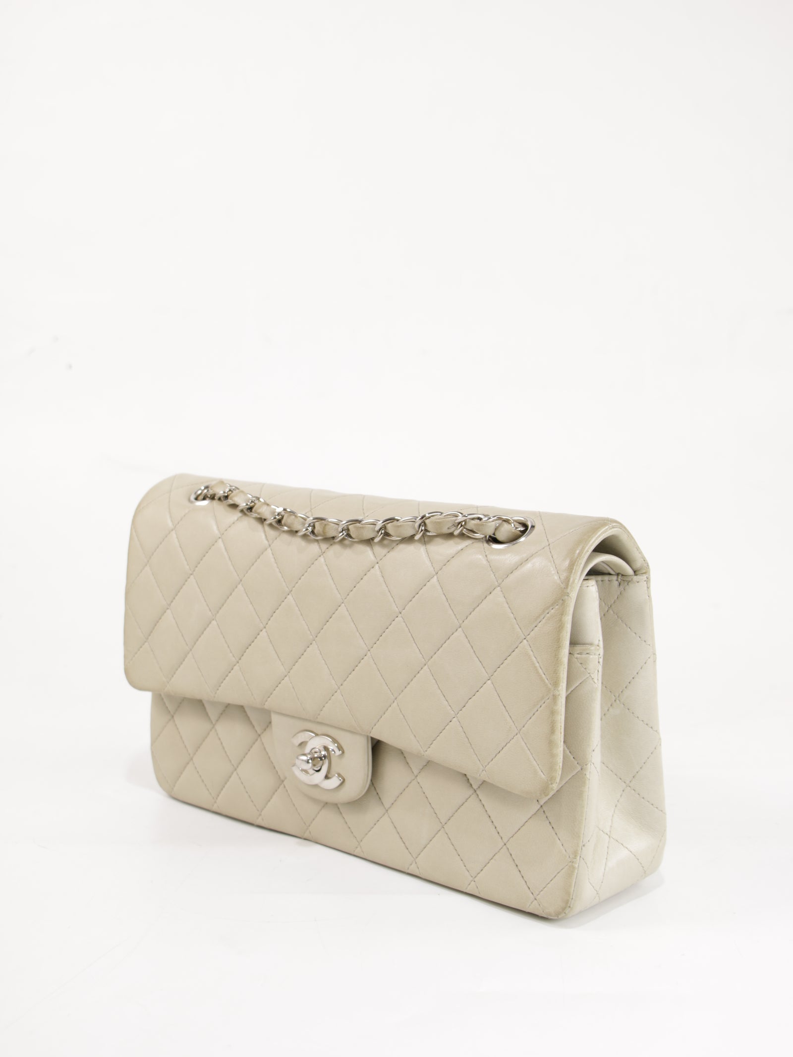 Medium Classic Flap
