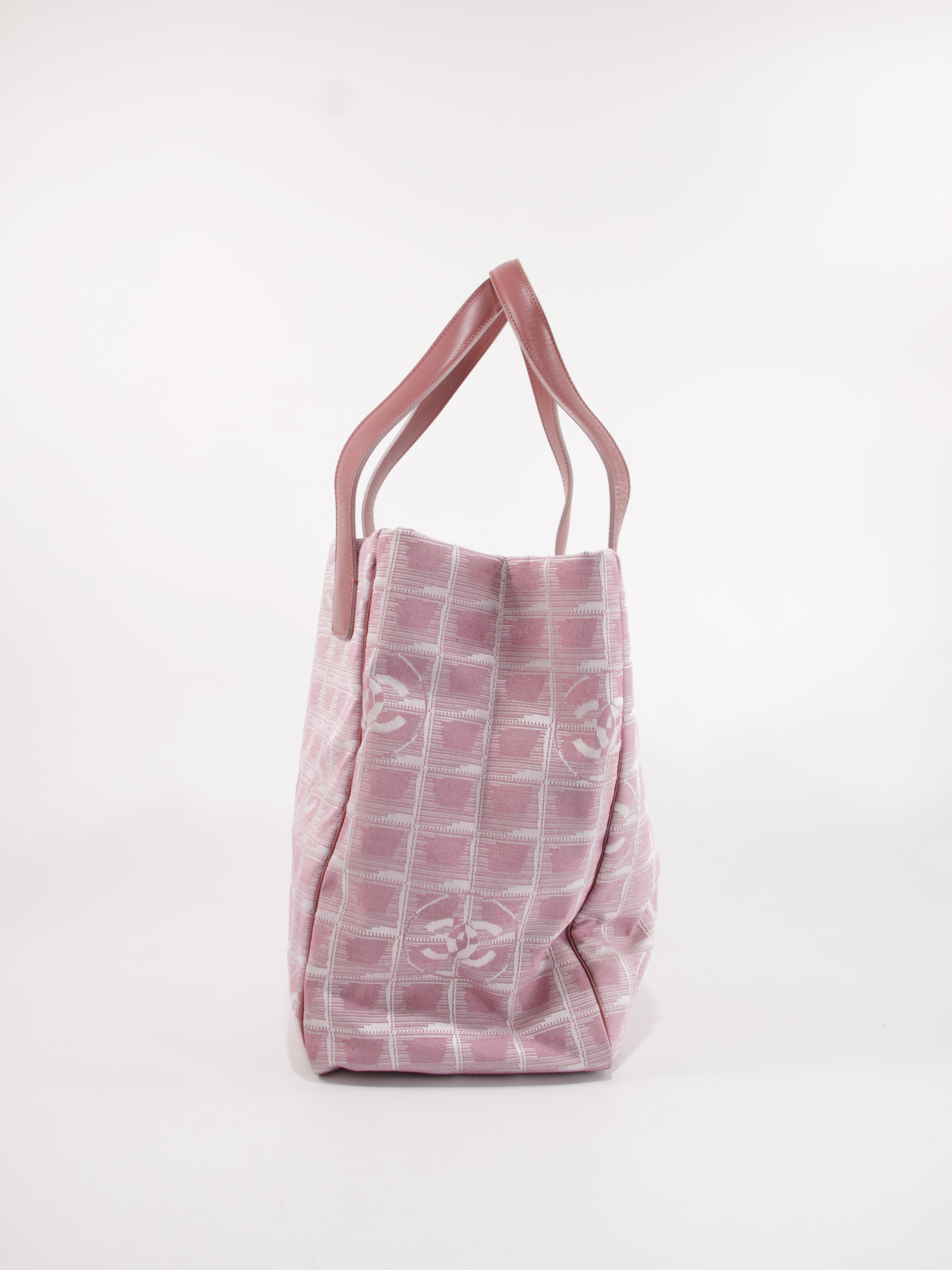 Medium New Travel Line Tote