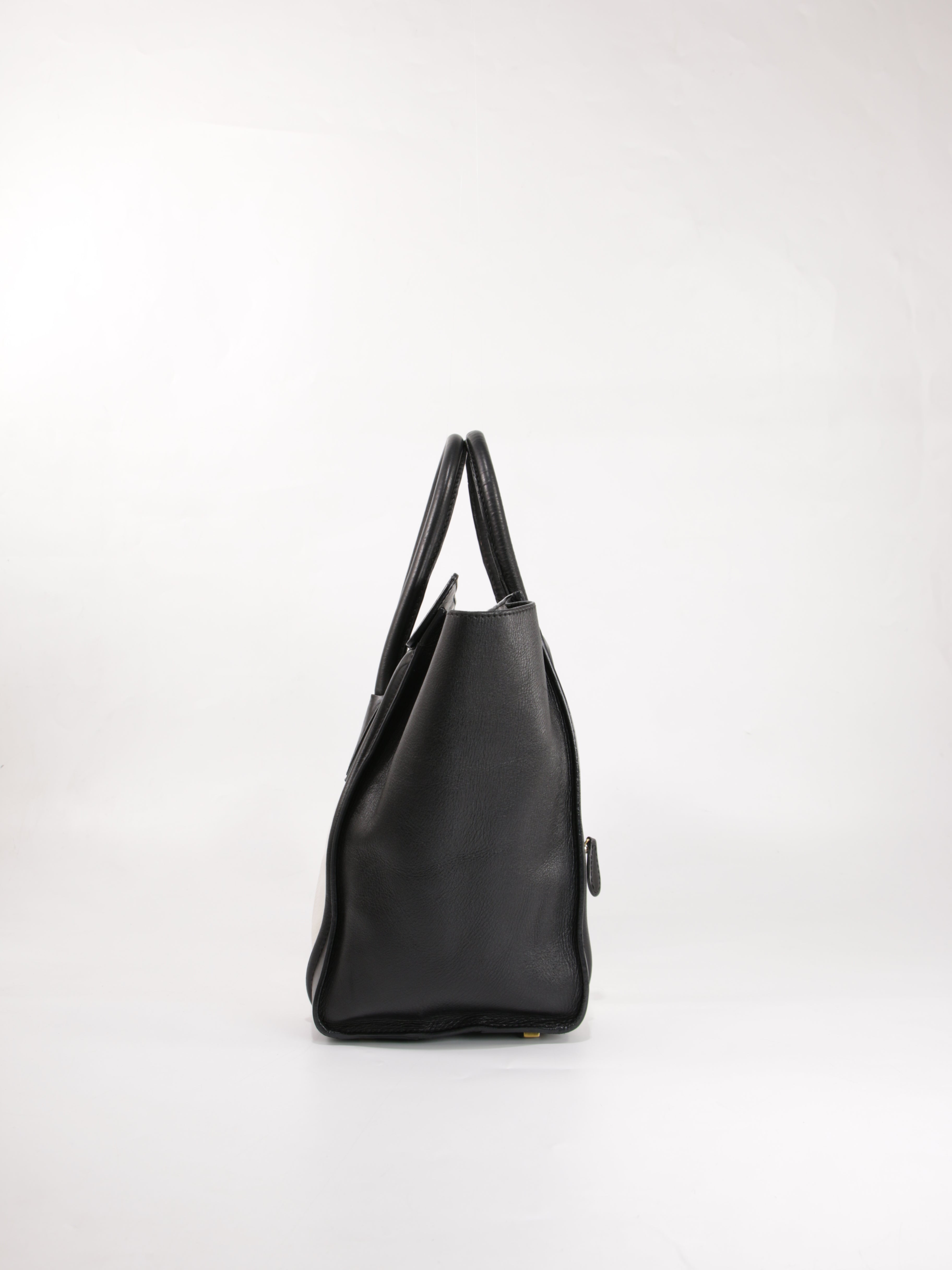 Medium luggage