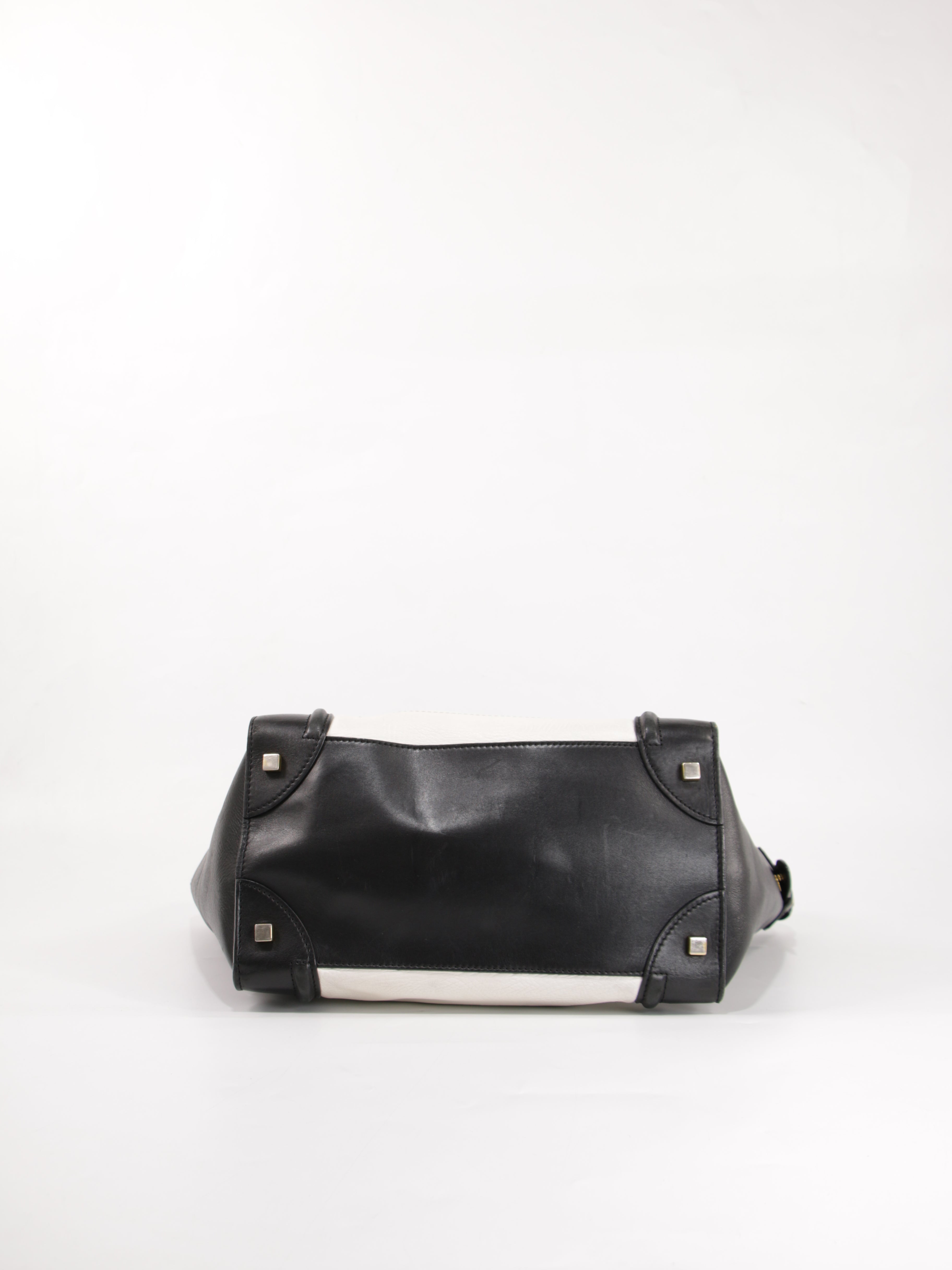 Medium luggage