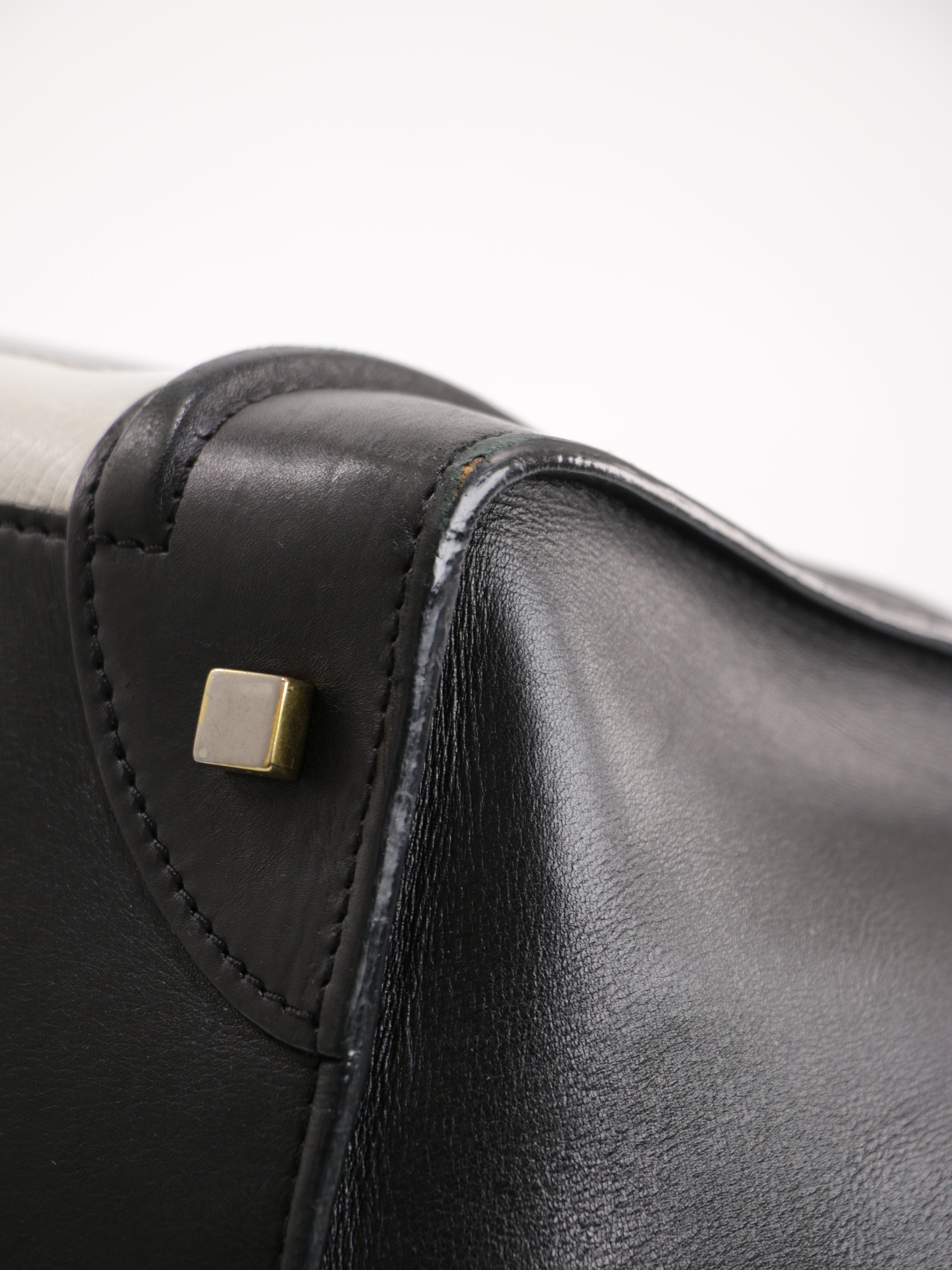 Medium luggage