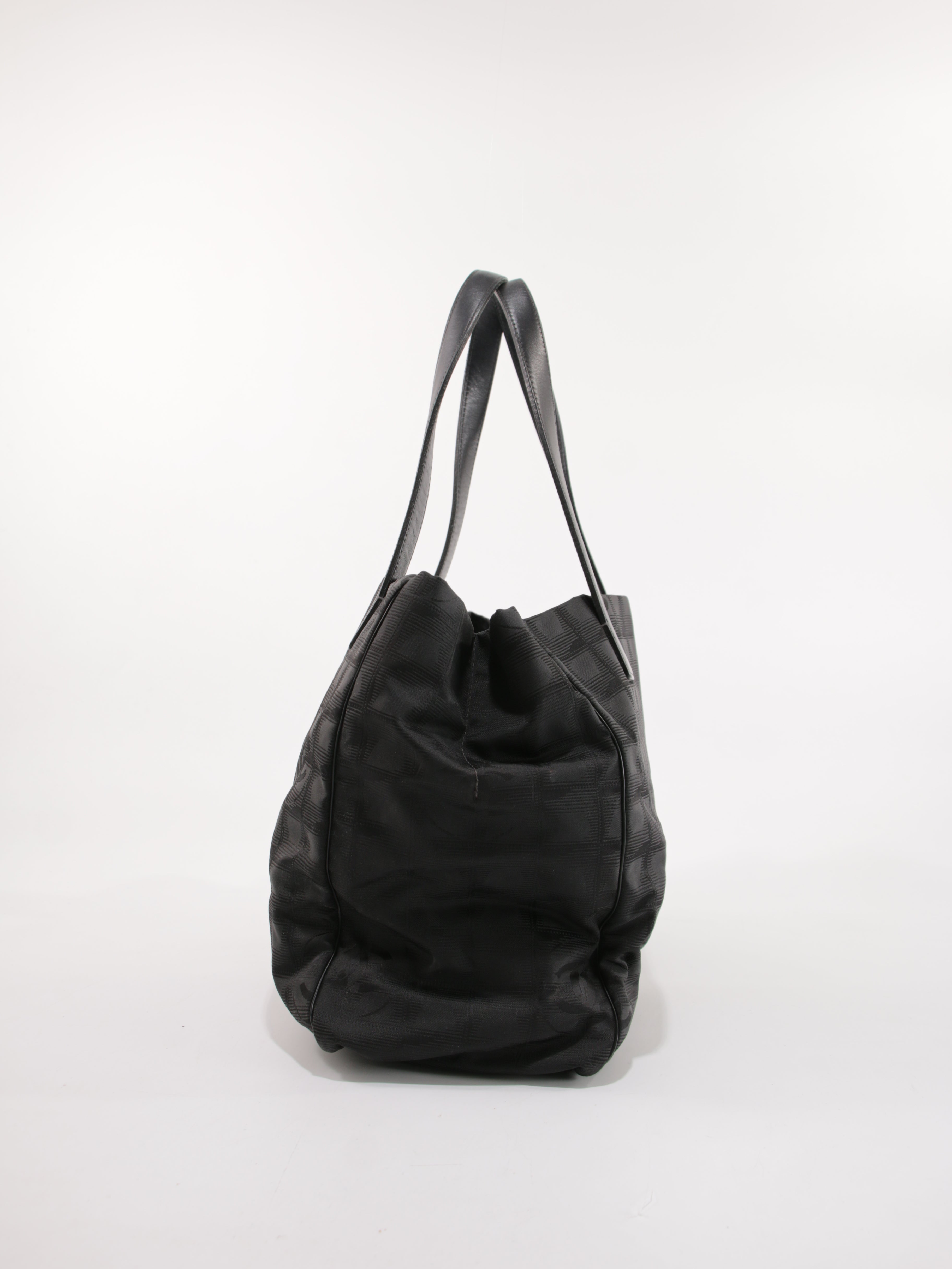 Medium New Travel Line Tote