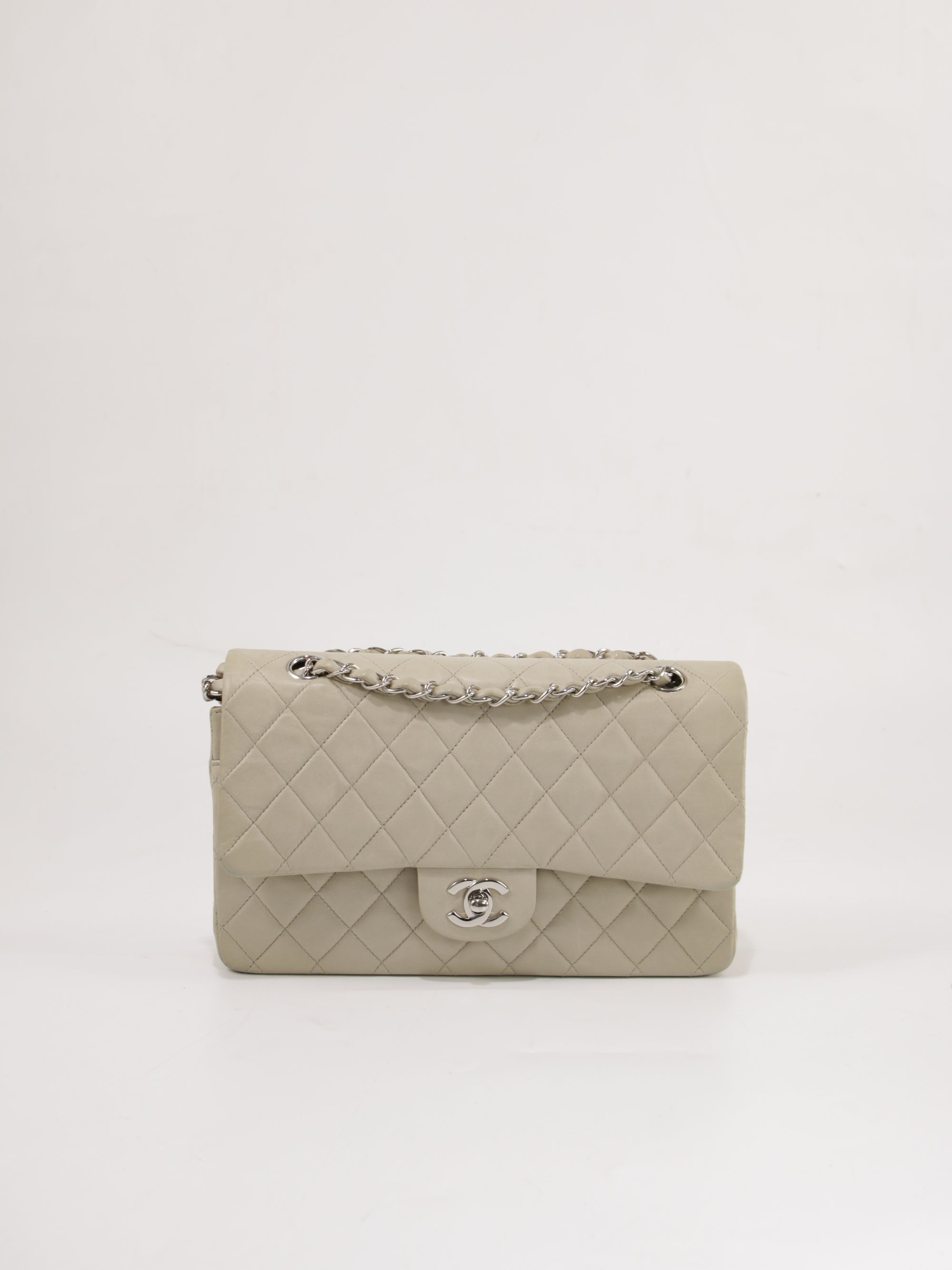 Medium Classic Flap