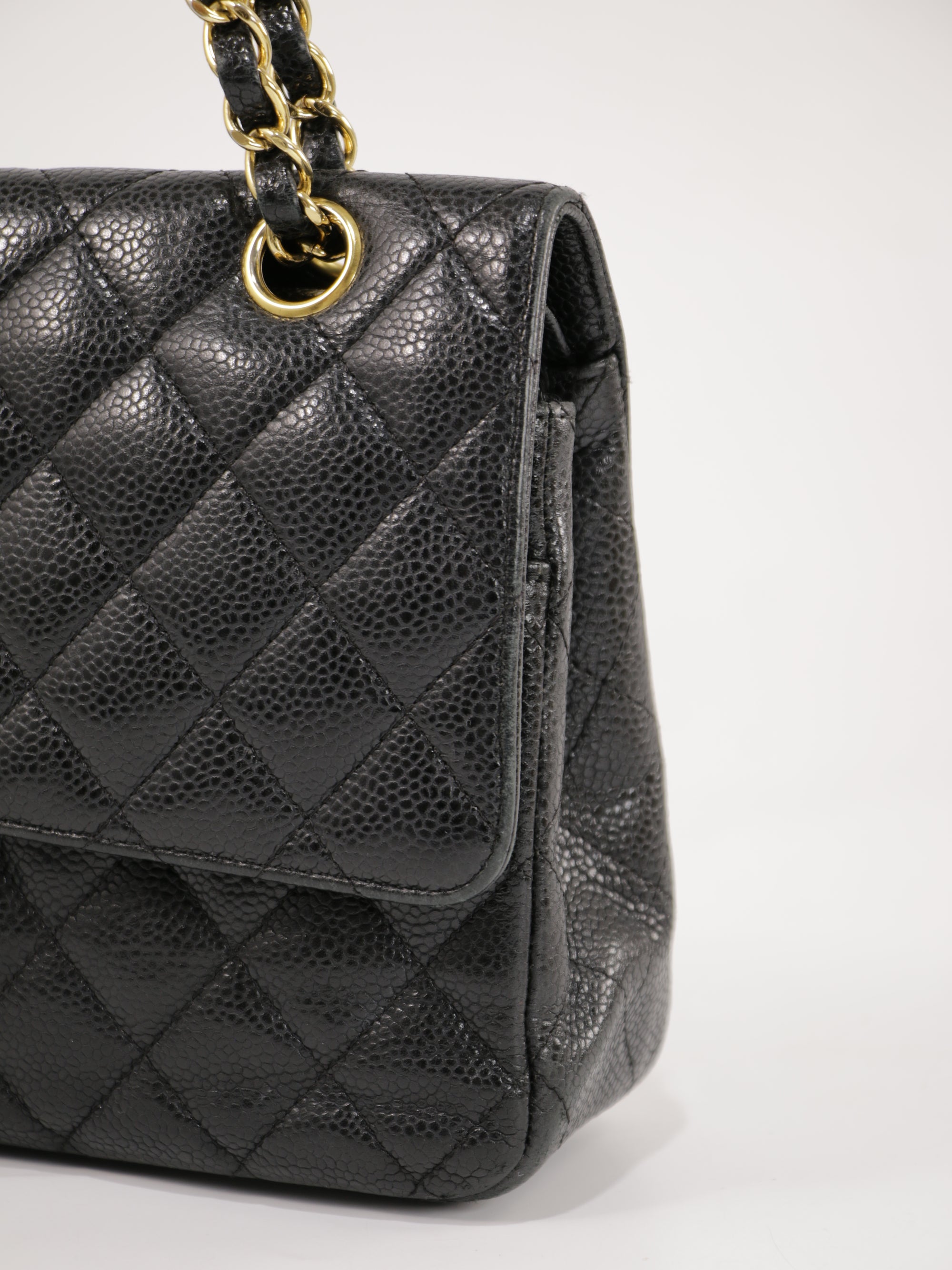 Medium Classic Flap