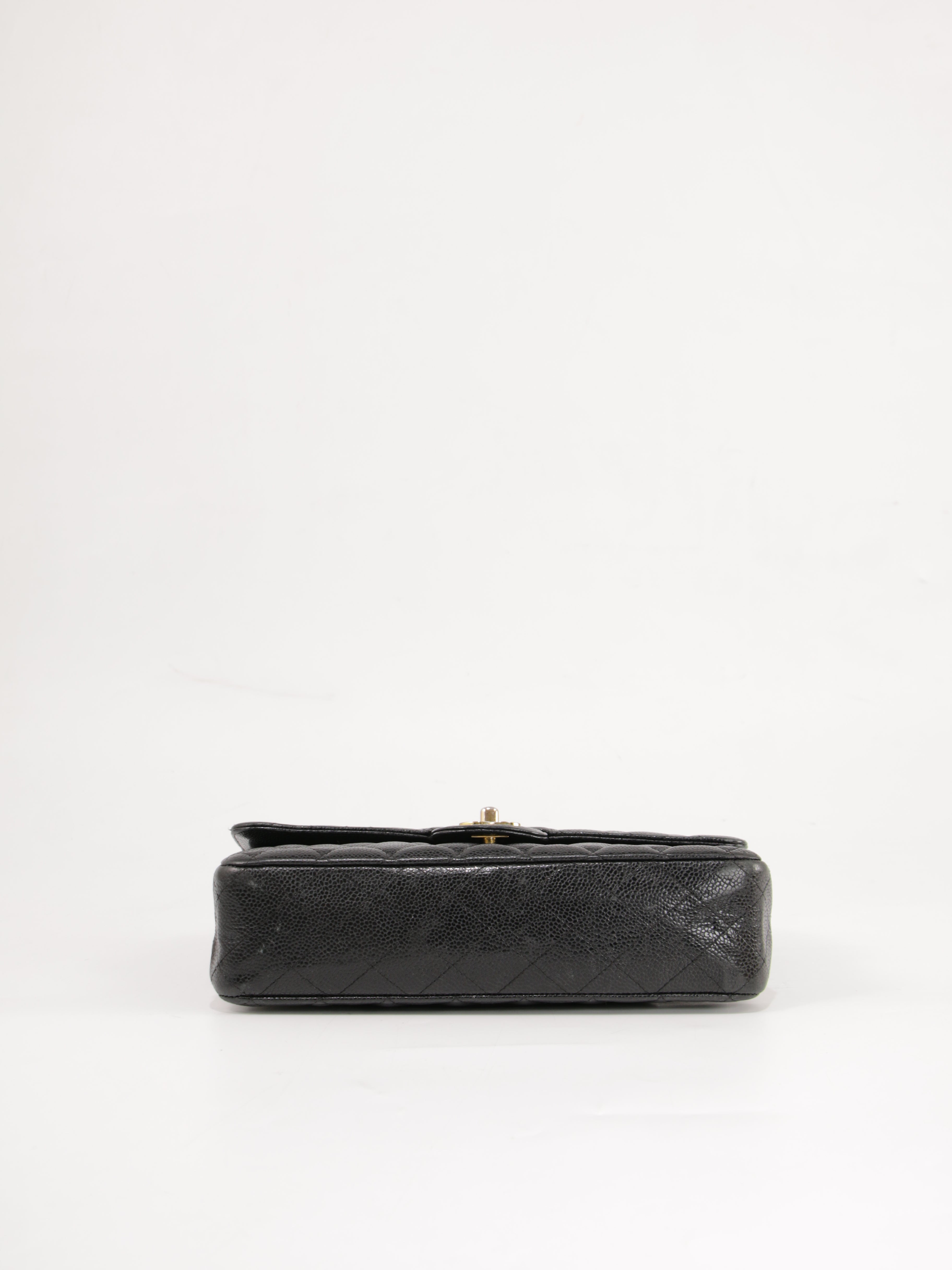Medium Classic Flap