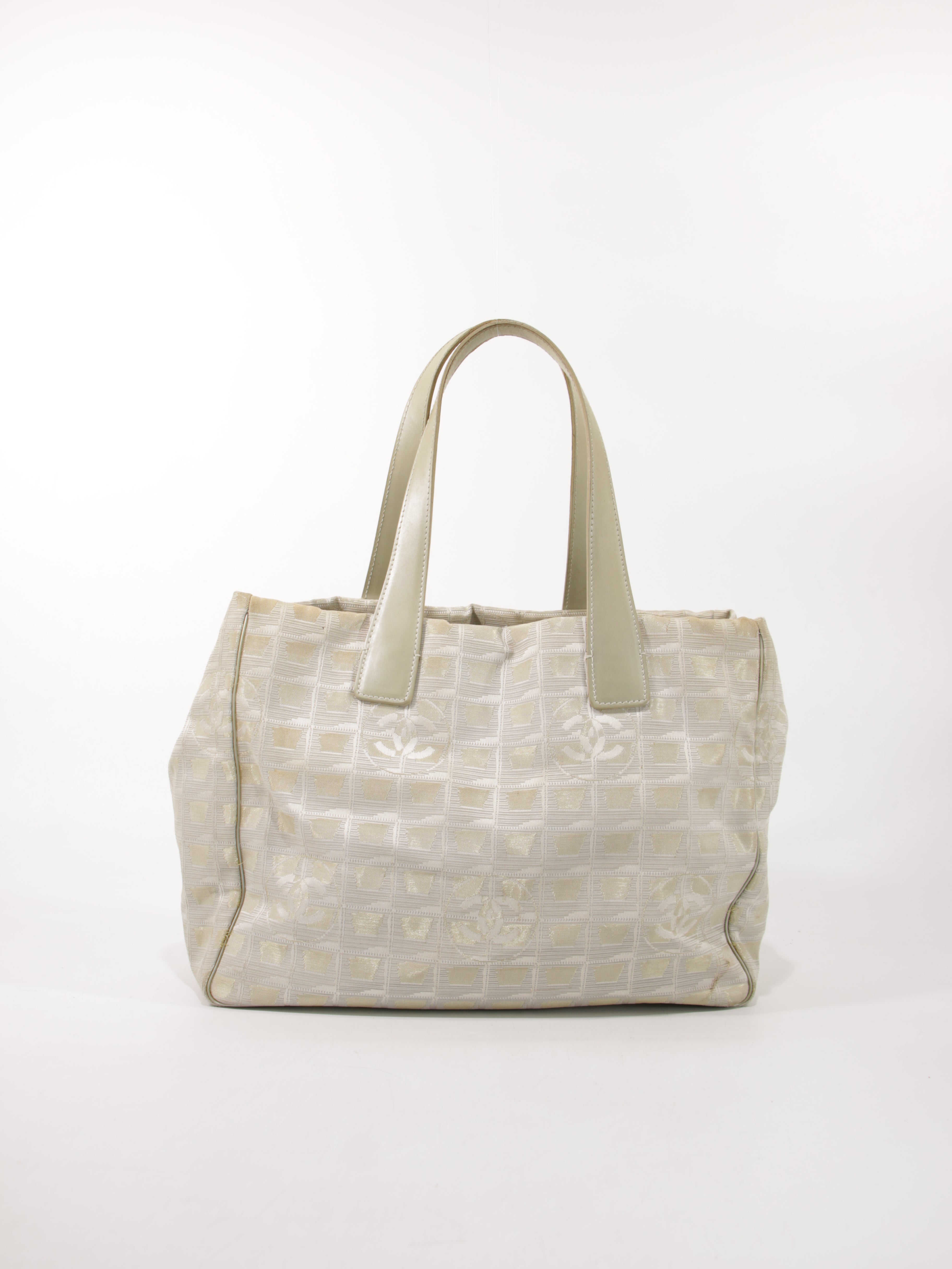 Medium New Travel Line Tote