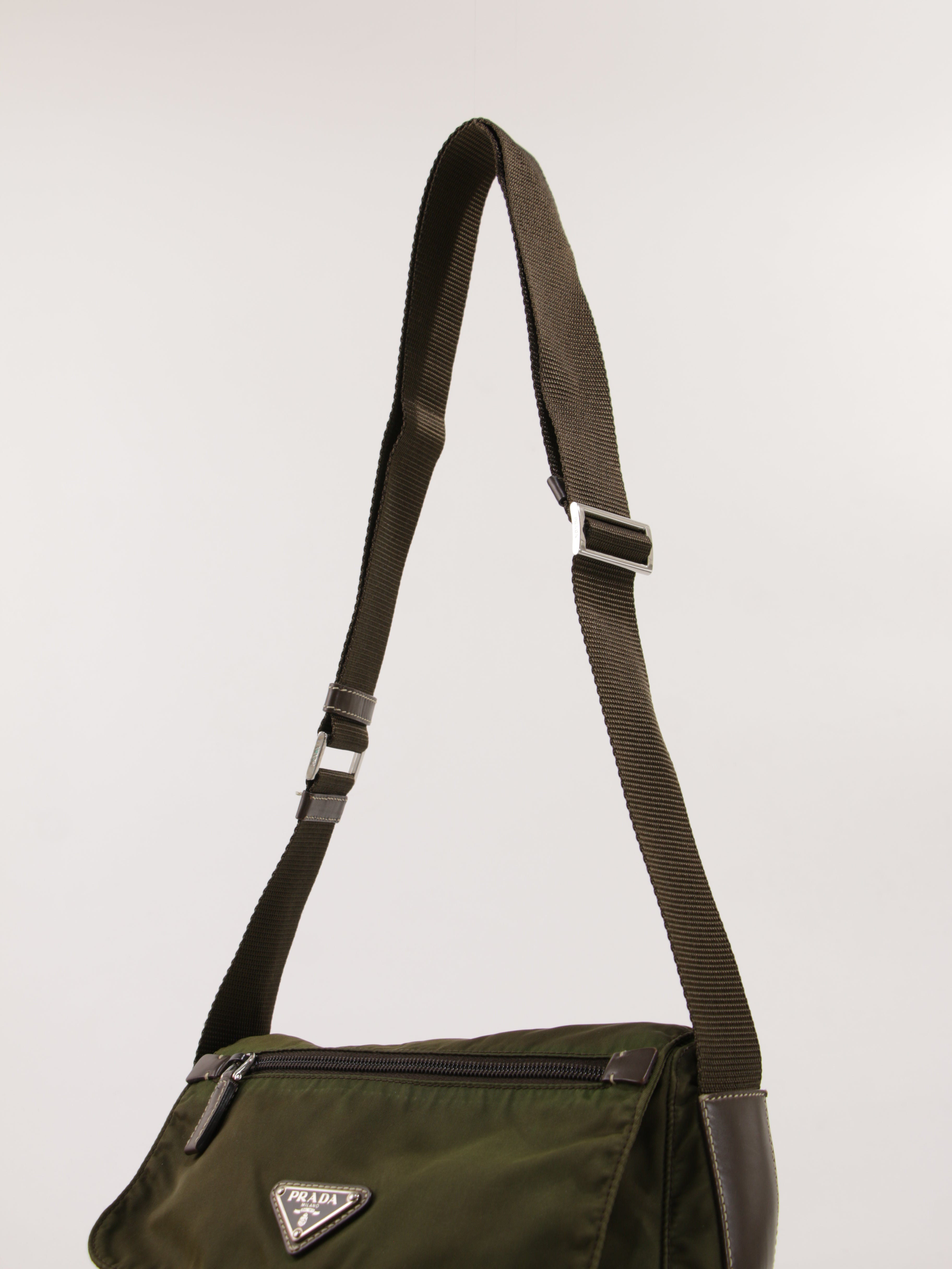 Single Buckle Messenger