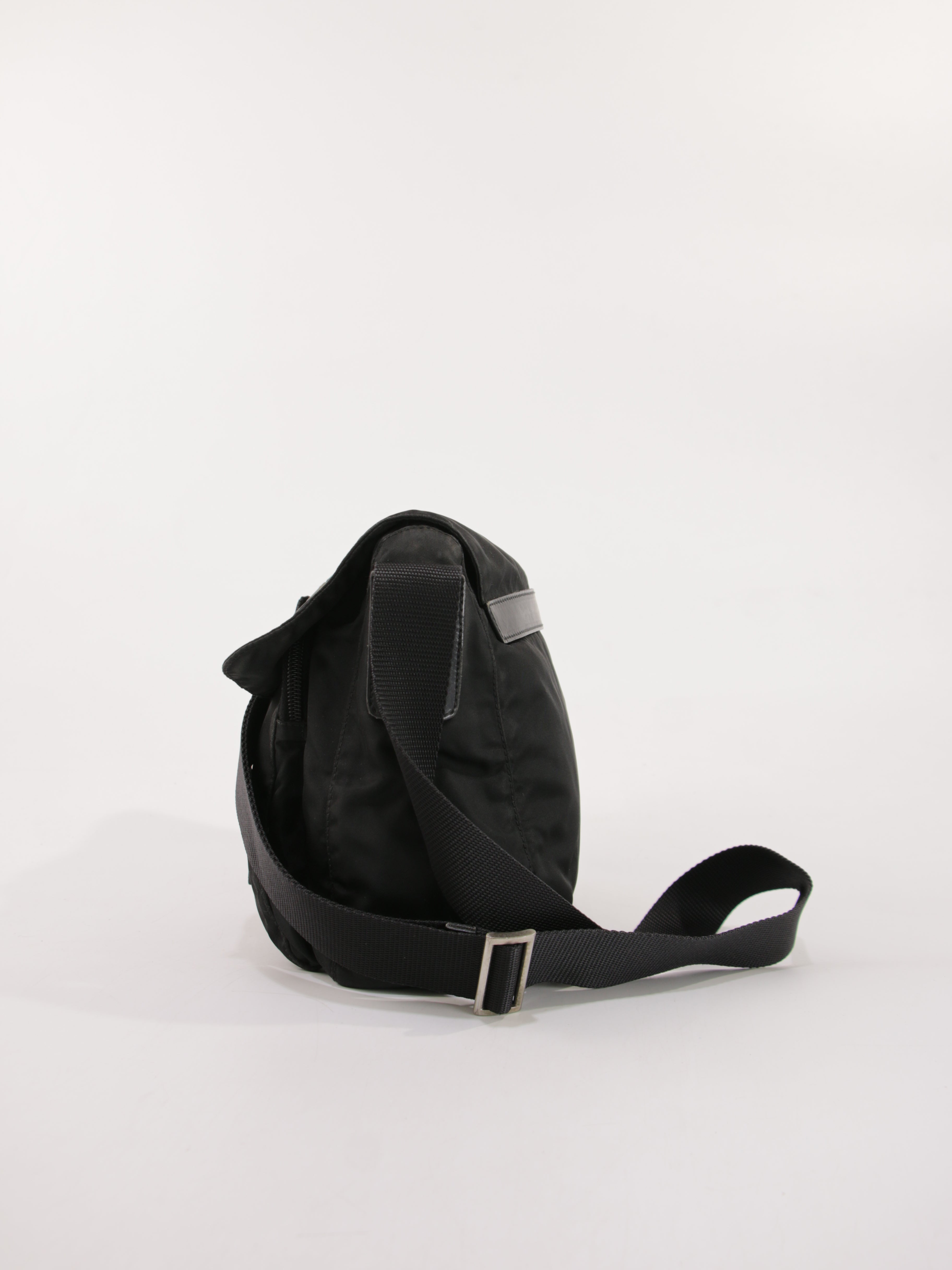 Single Buckle Messenger
