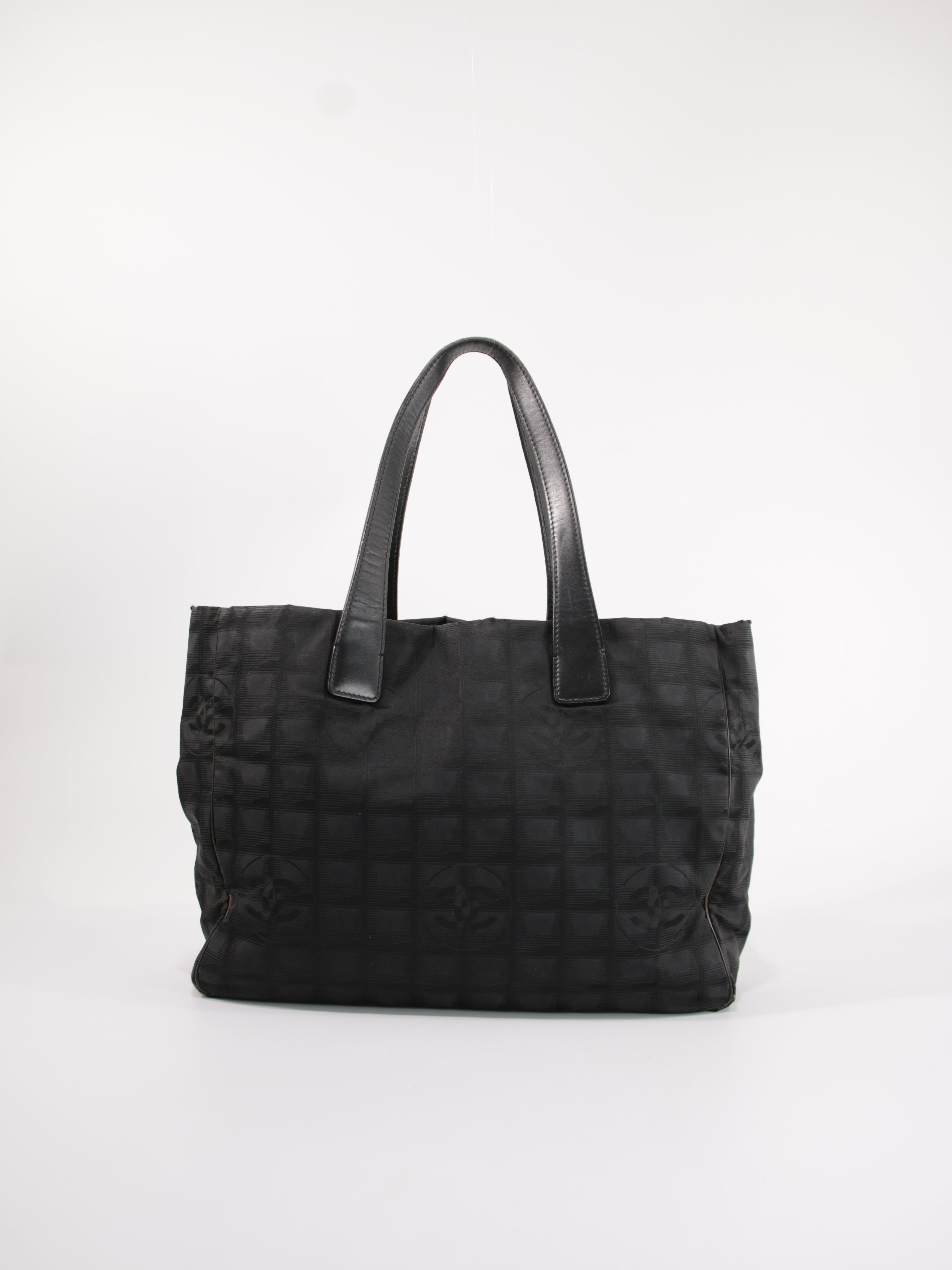 Medium New Travel Line Tote