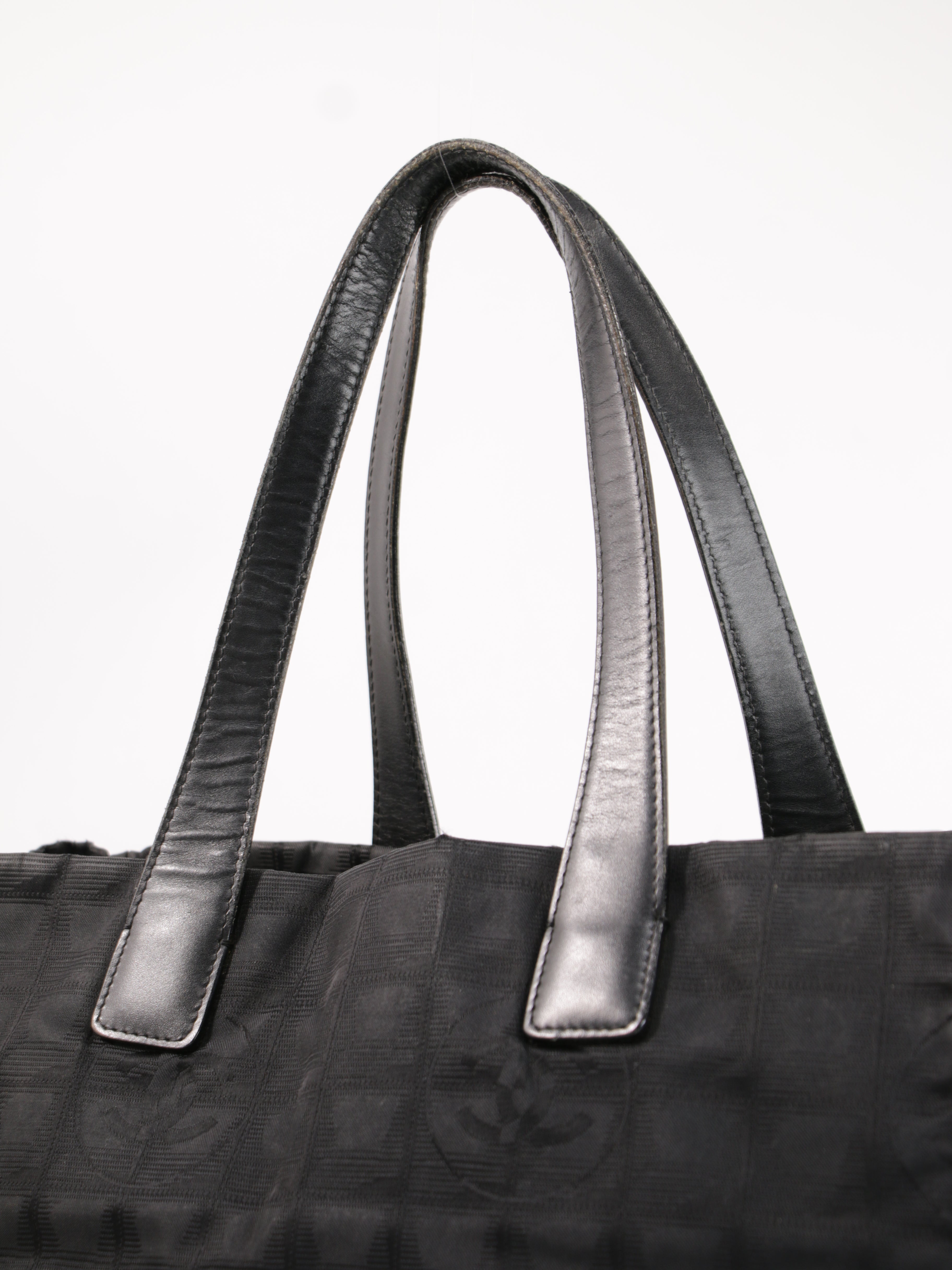 Medium New Travel Line Tote