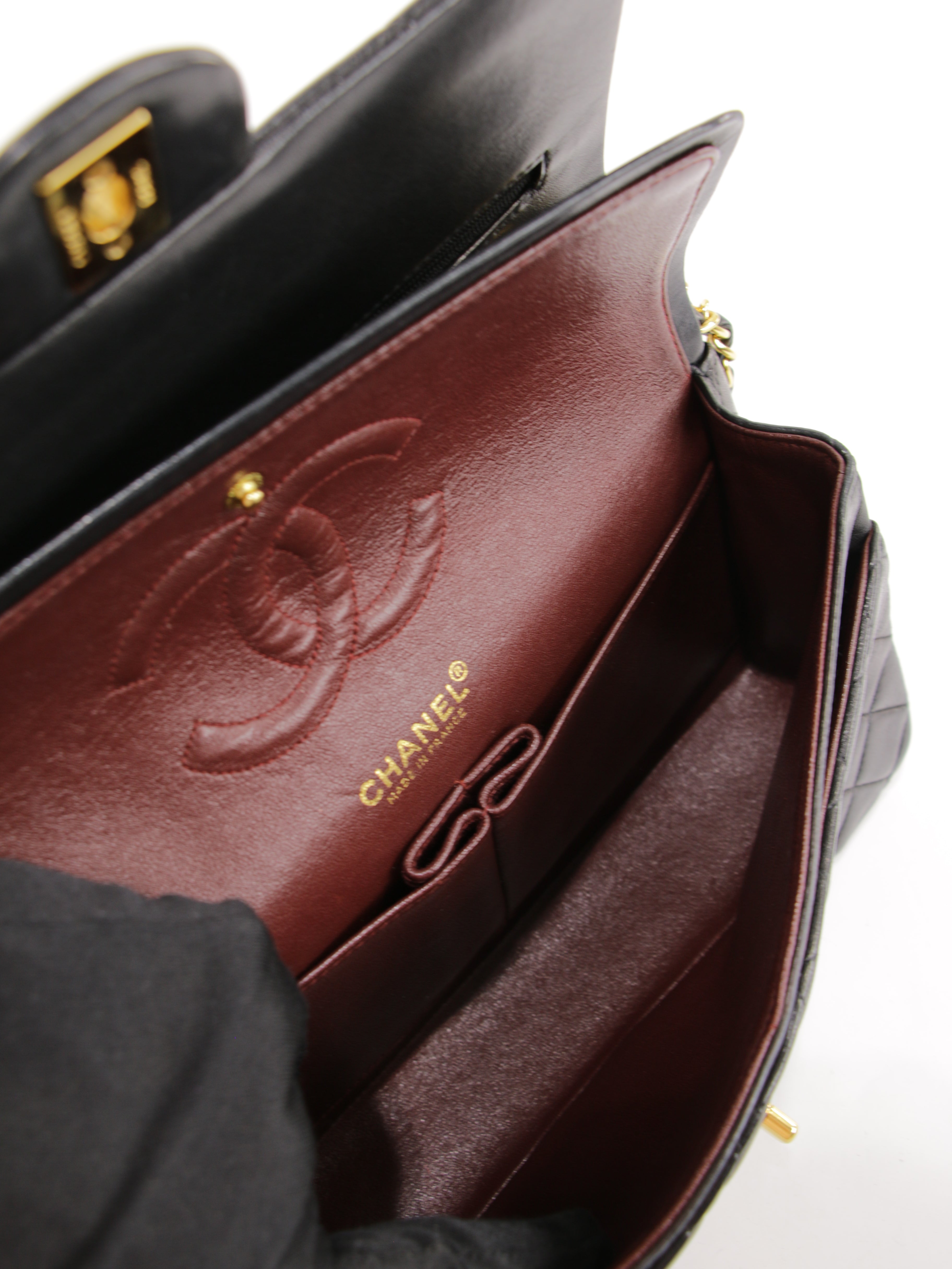 Medium Classic Flap