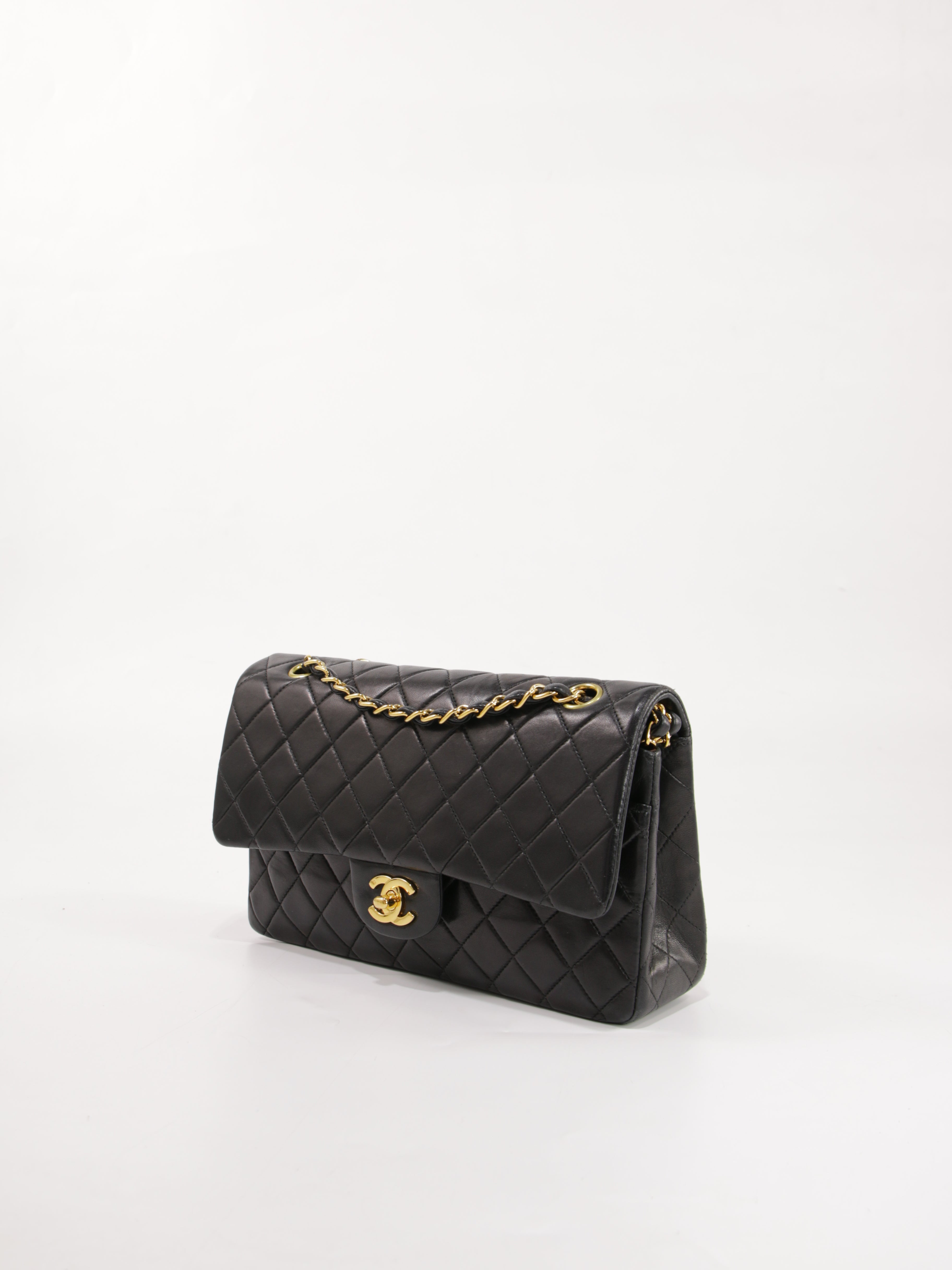 Medium Classic Flap