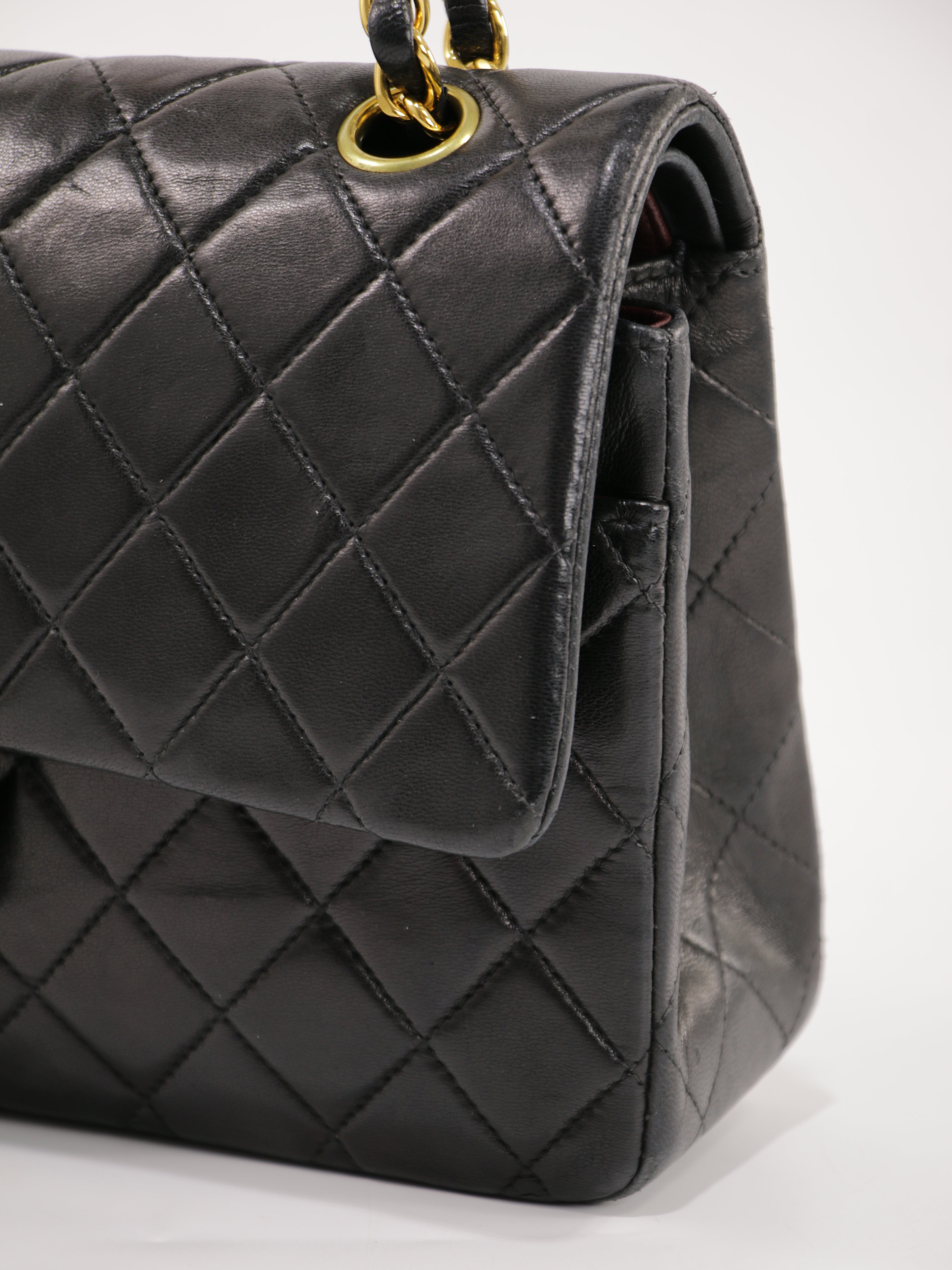 Medium Classic Flap