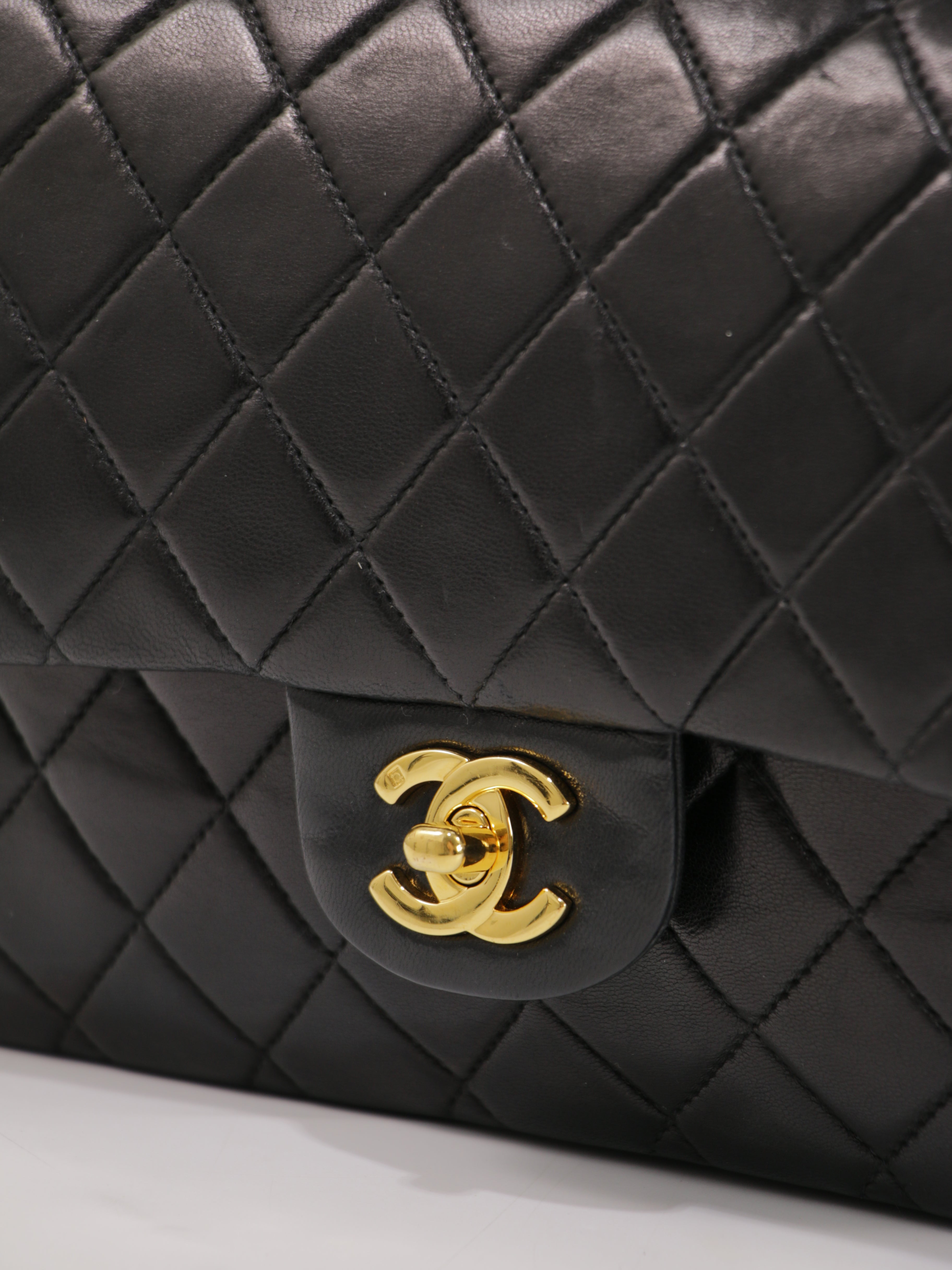 Medium Classic Flap