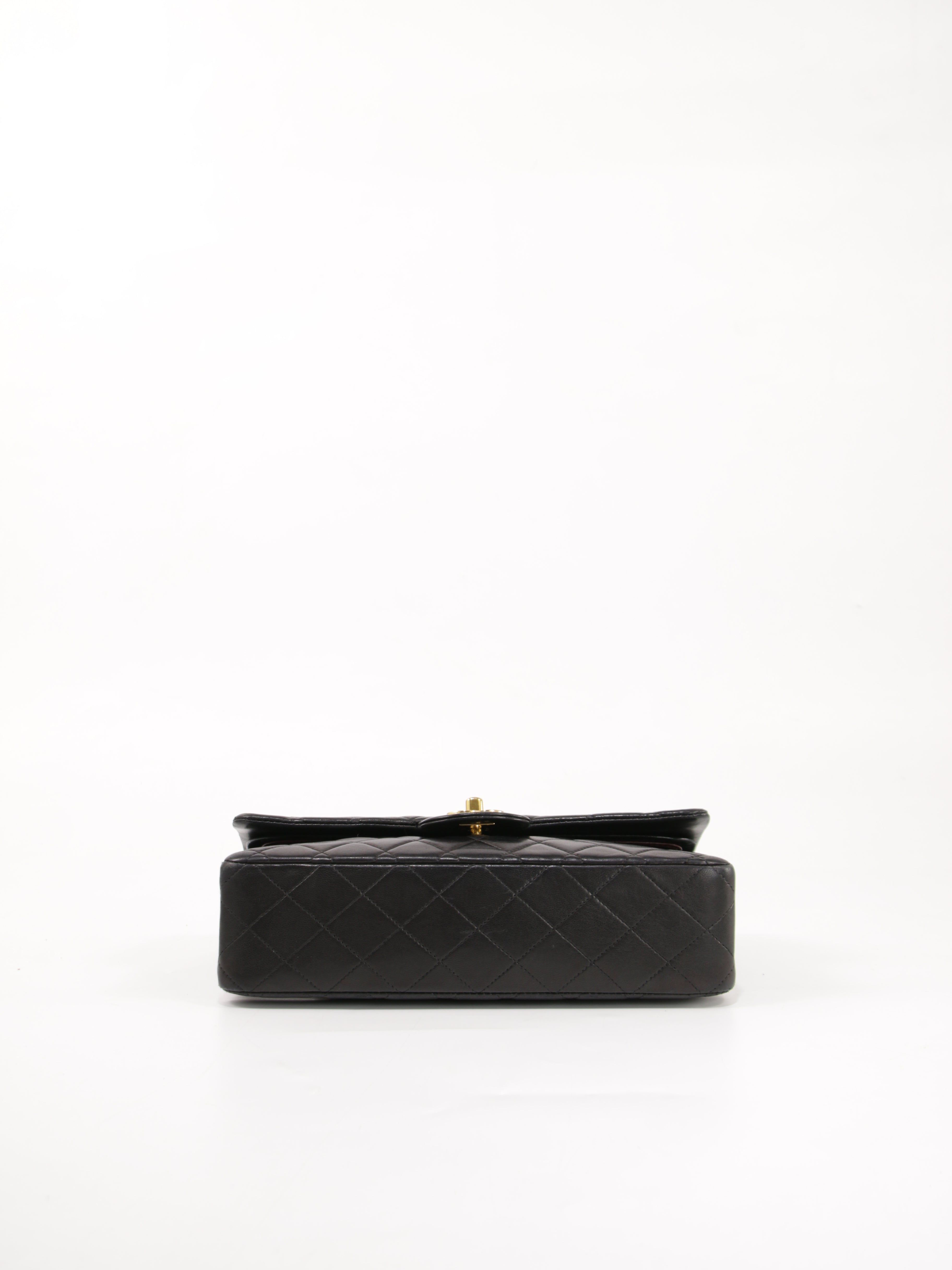 Medium Classic Flap