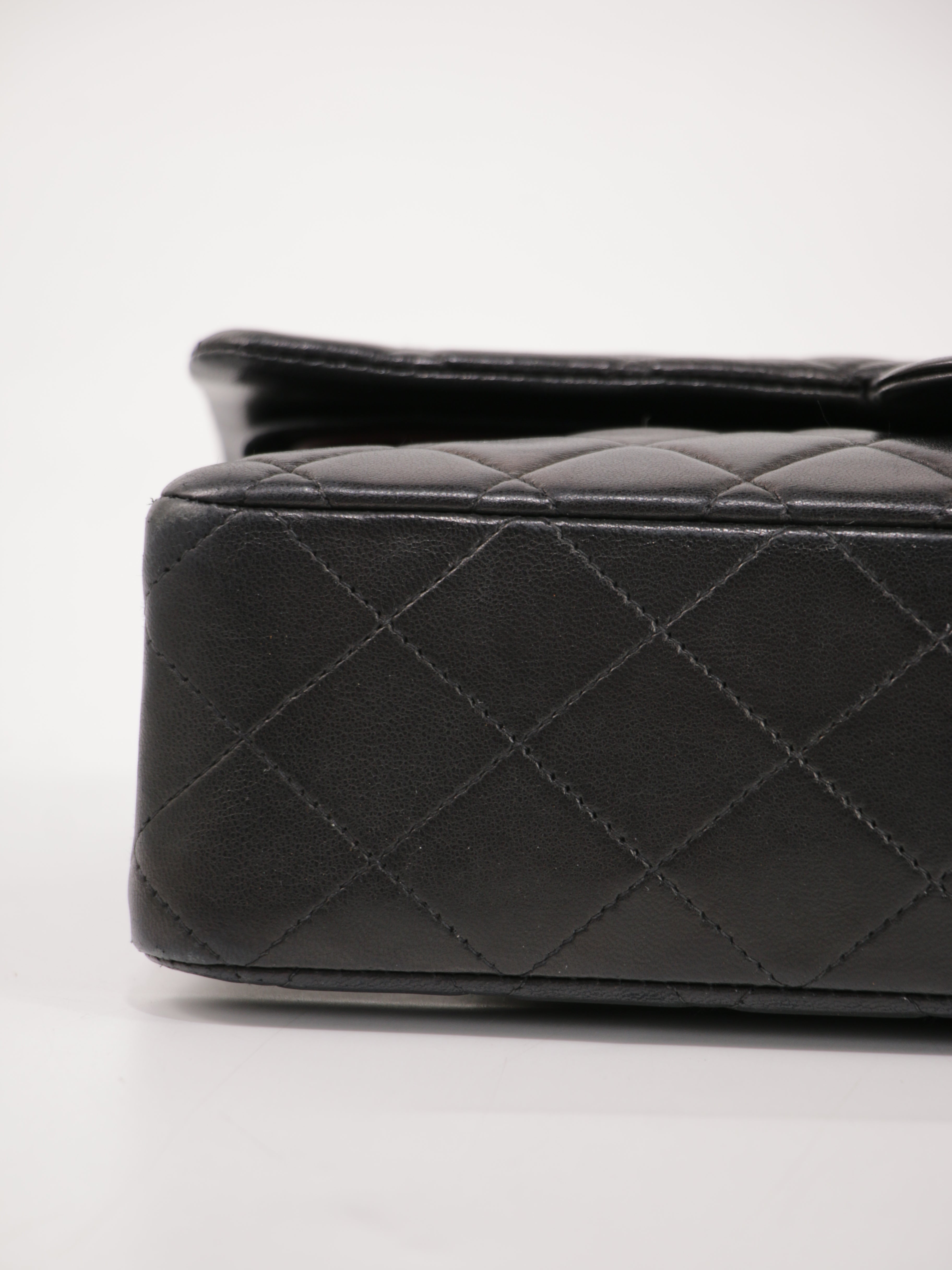 Medium Classic Flap