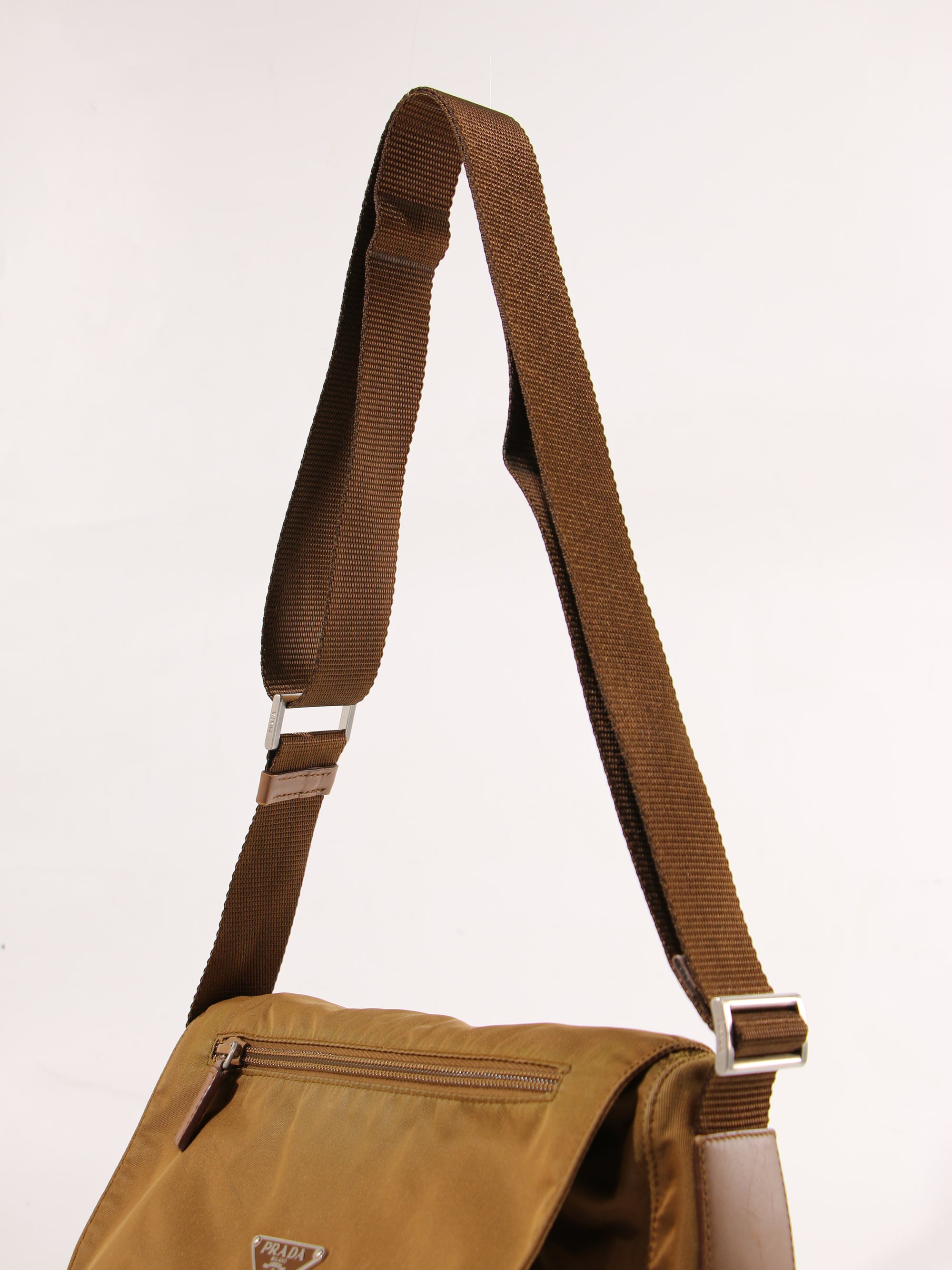 Single Buckle Messenger