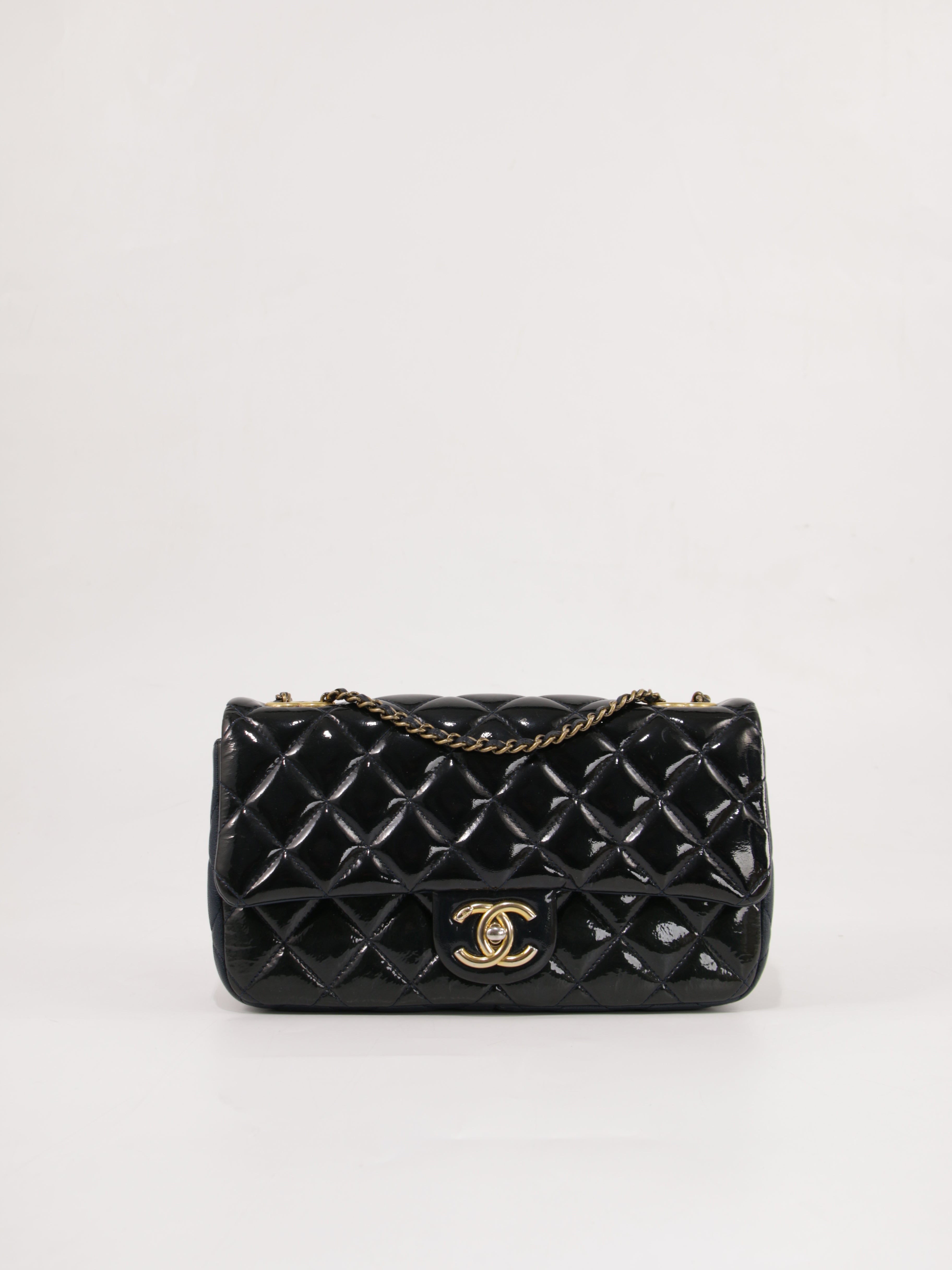 Medium Classic Flap