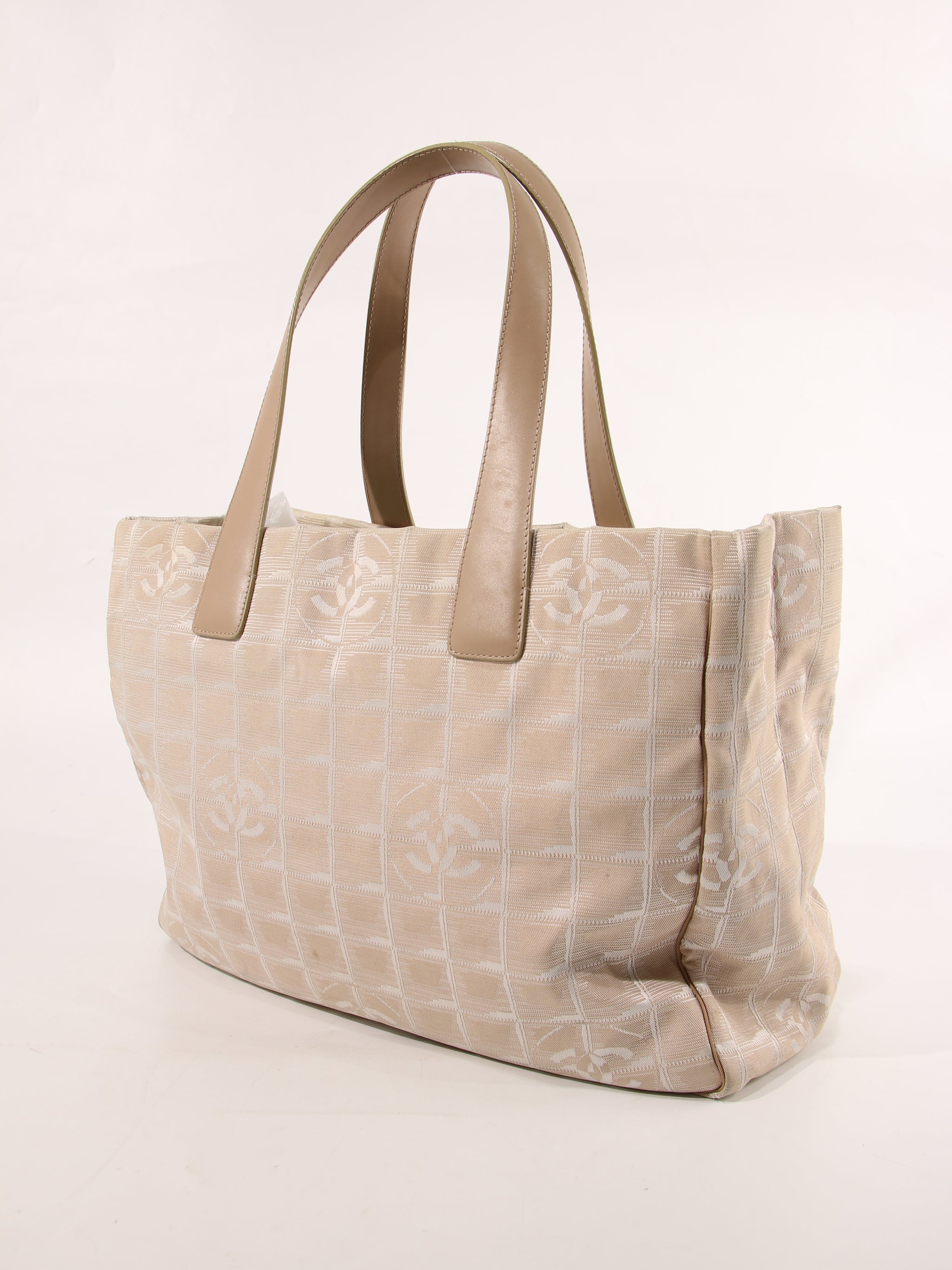 Medium New Travel Line Tote