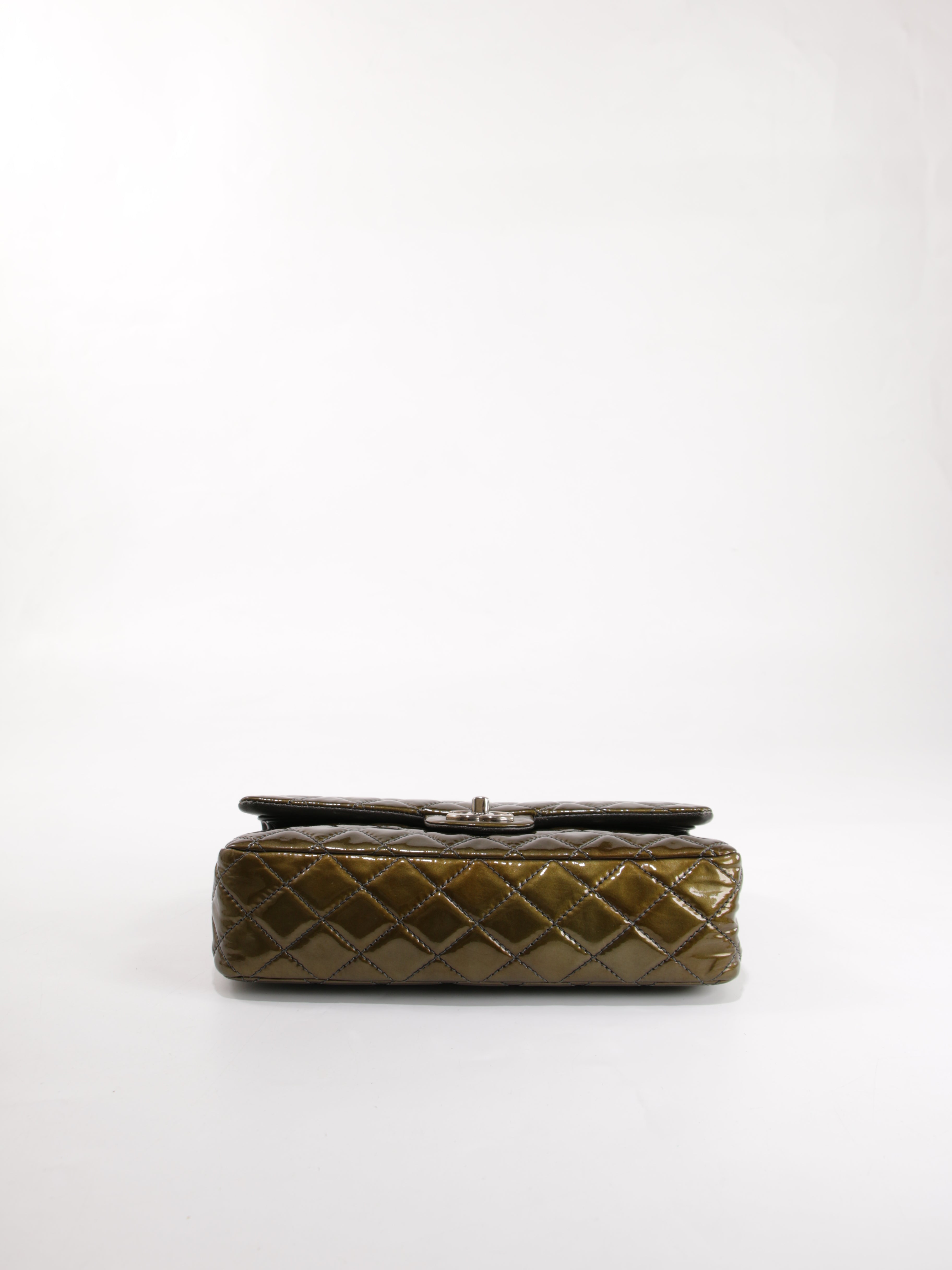 Medium Classic Flap