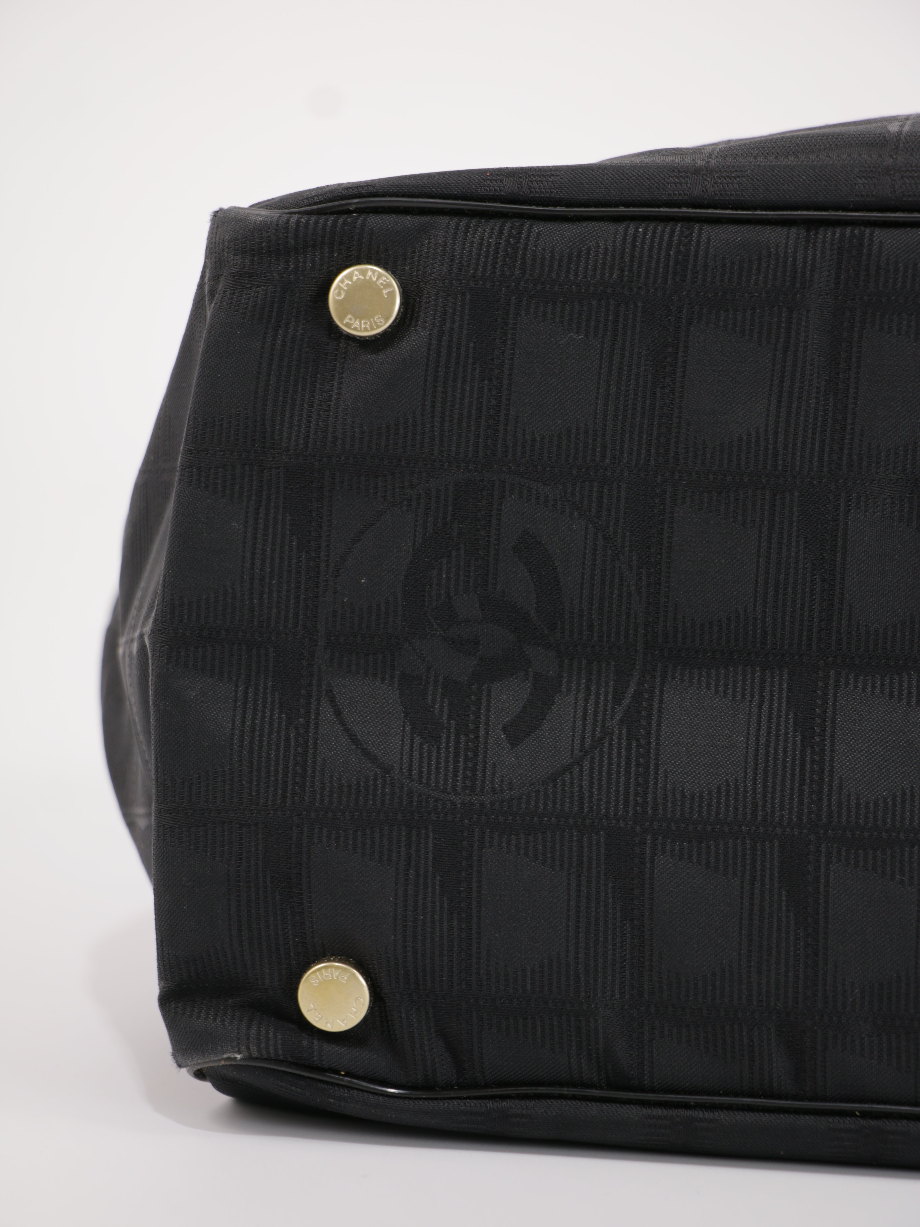 Medium New Travel Line Tote