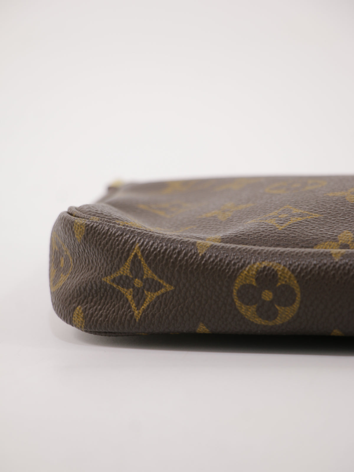 Louis Vuitton Accessories Pochette