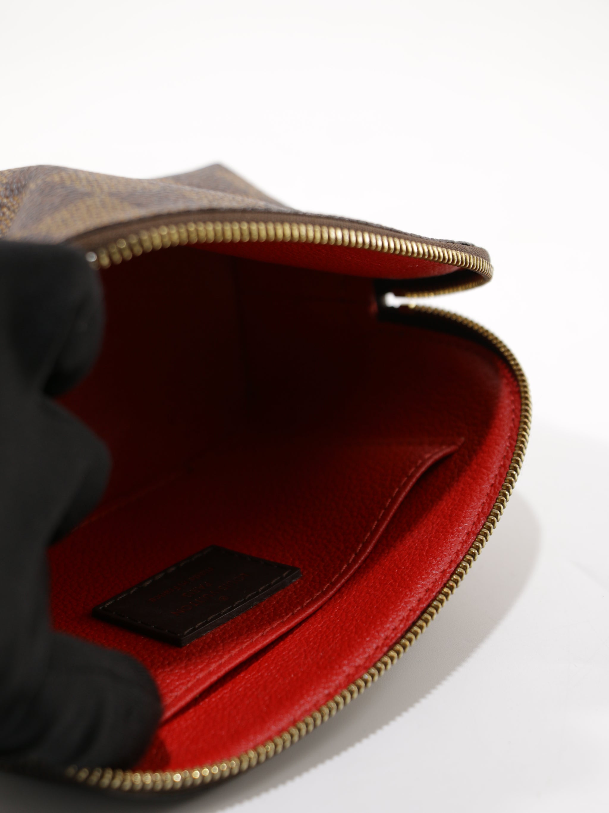 Cosmetic pouch