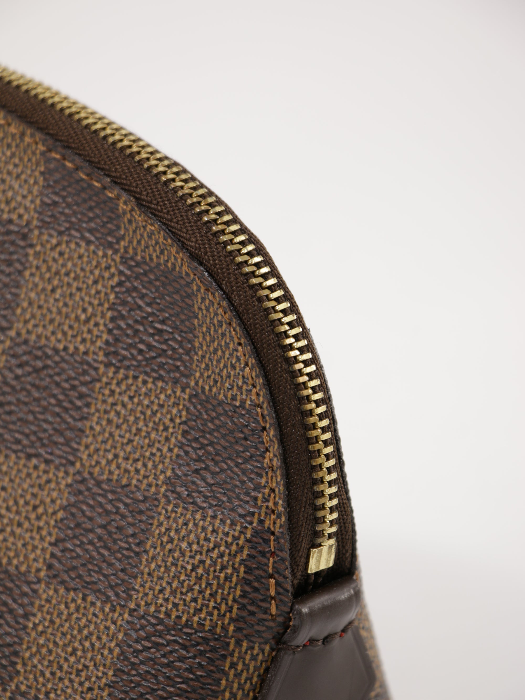 Cosmetic pouch