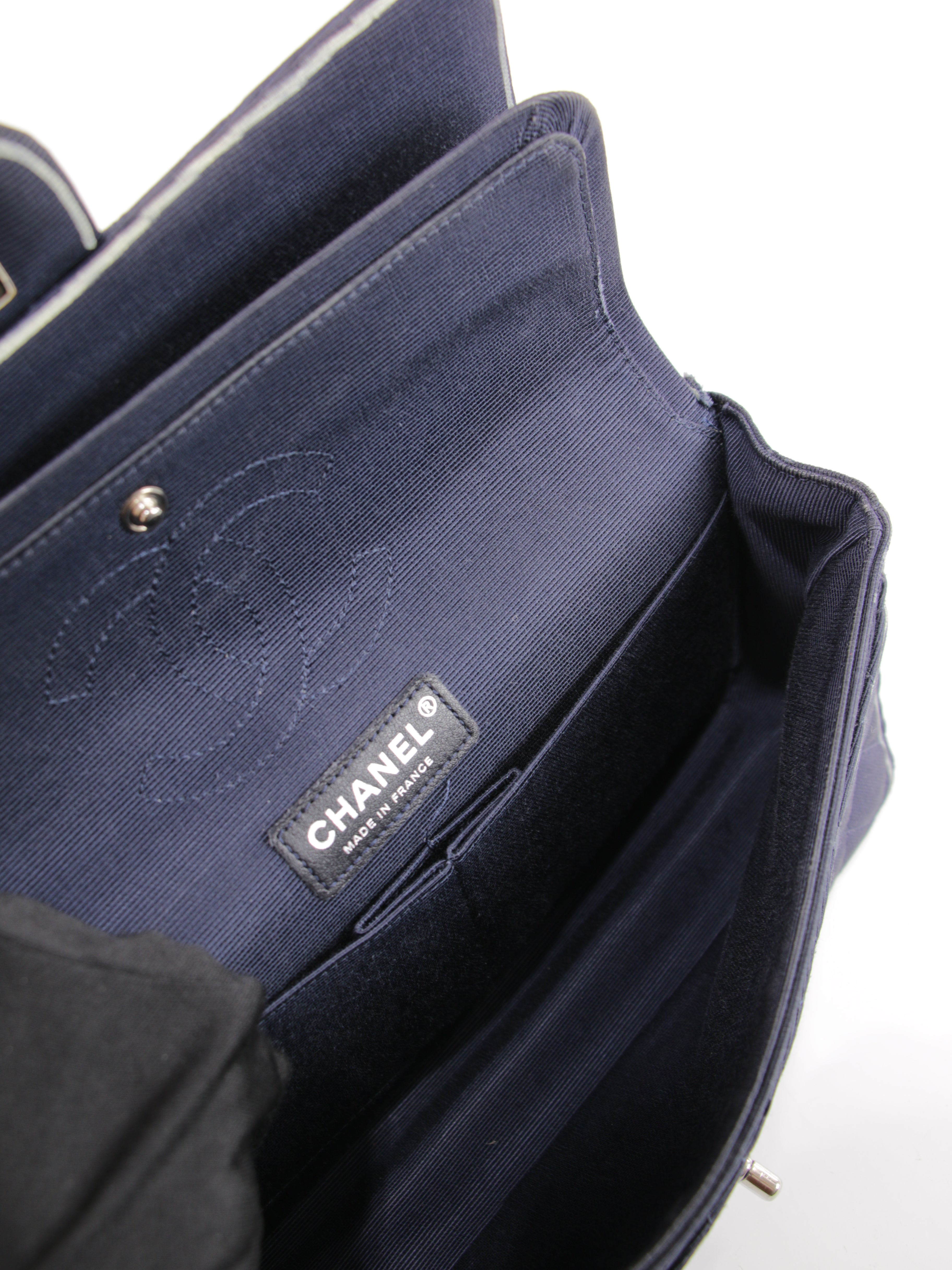 Medium Classic Flap