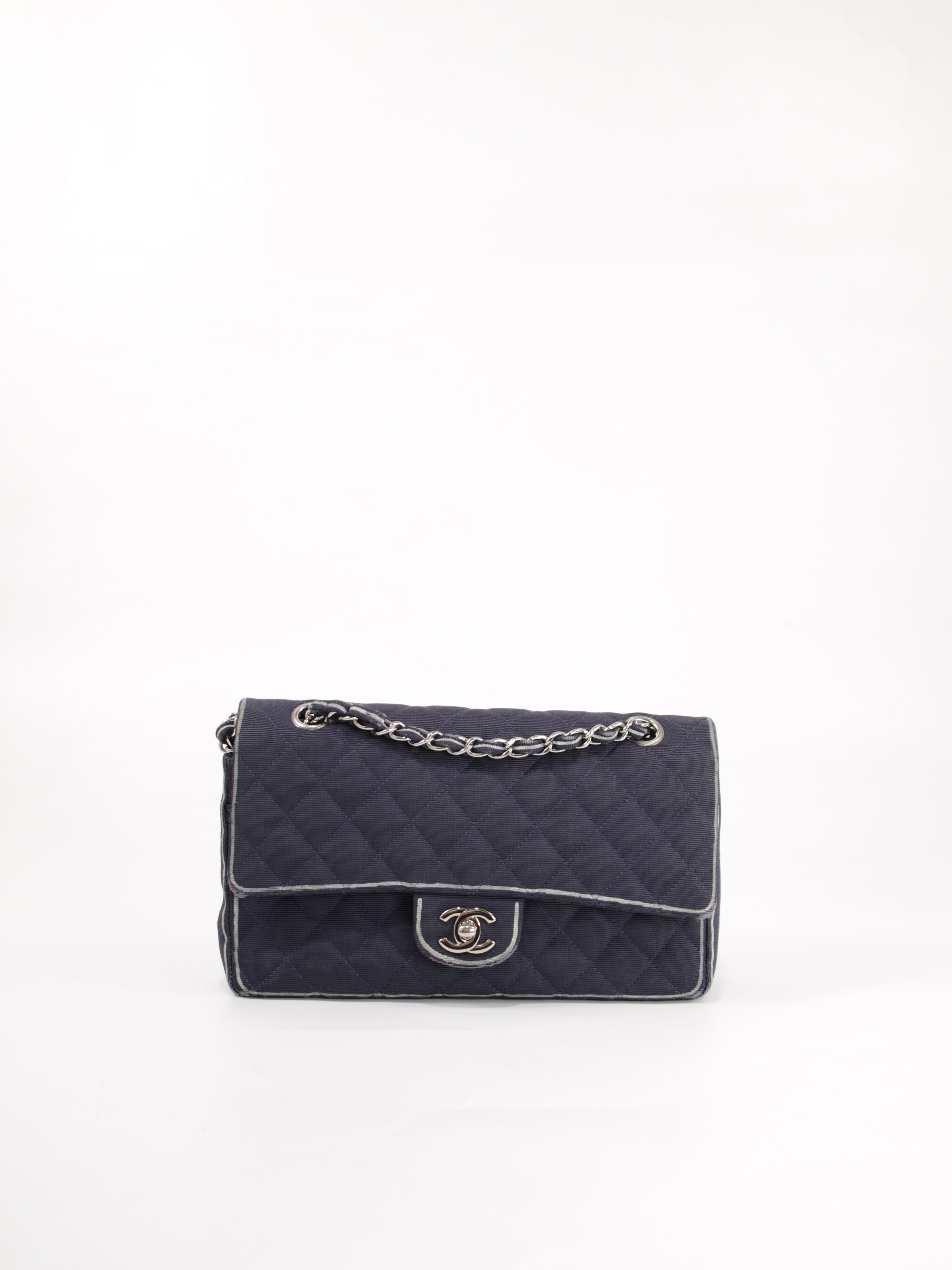Medium Classic Flap
