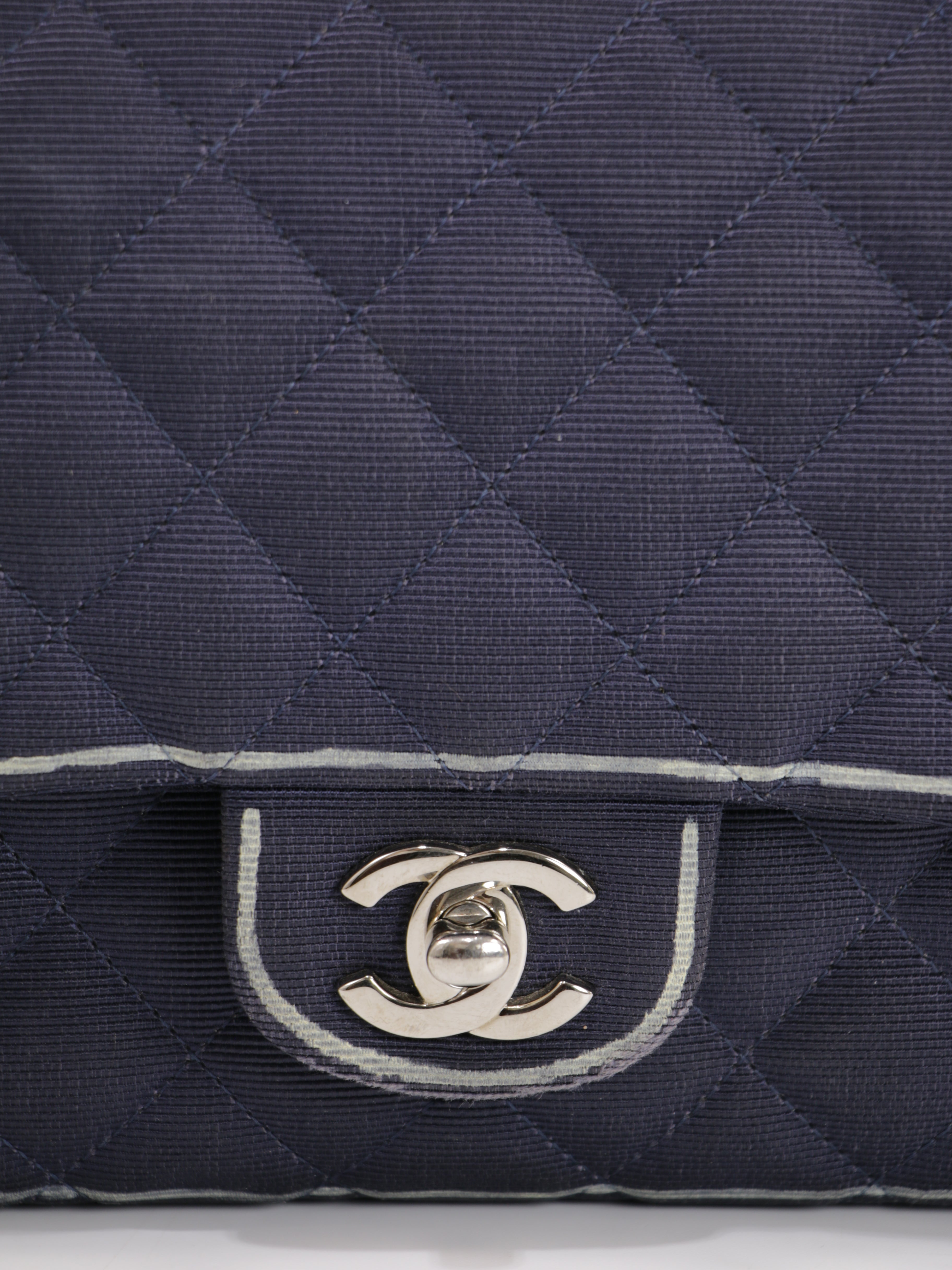 Medium Classic Flap