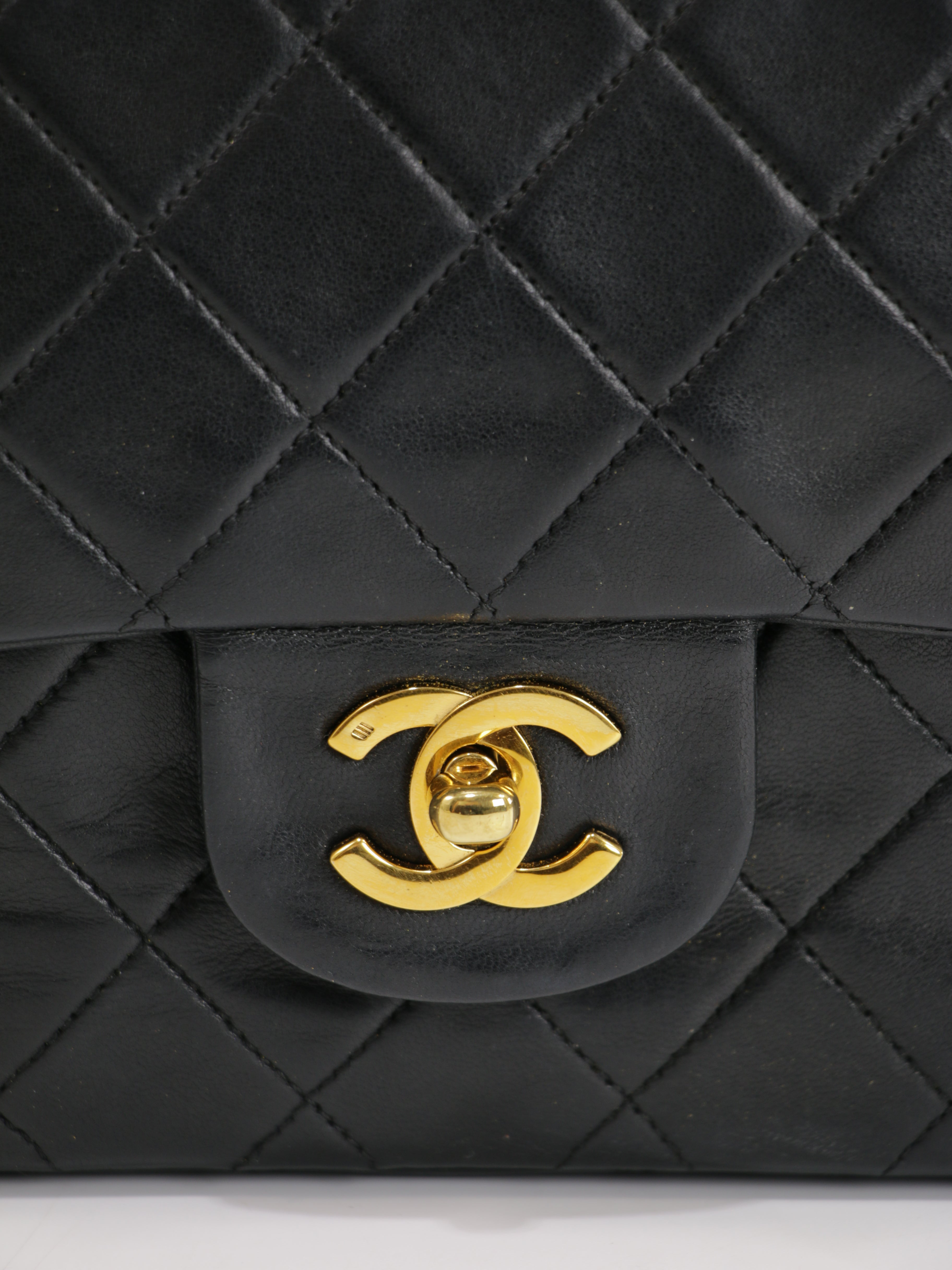Medium Classic Flap