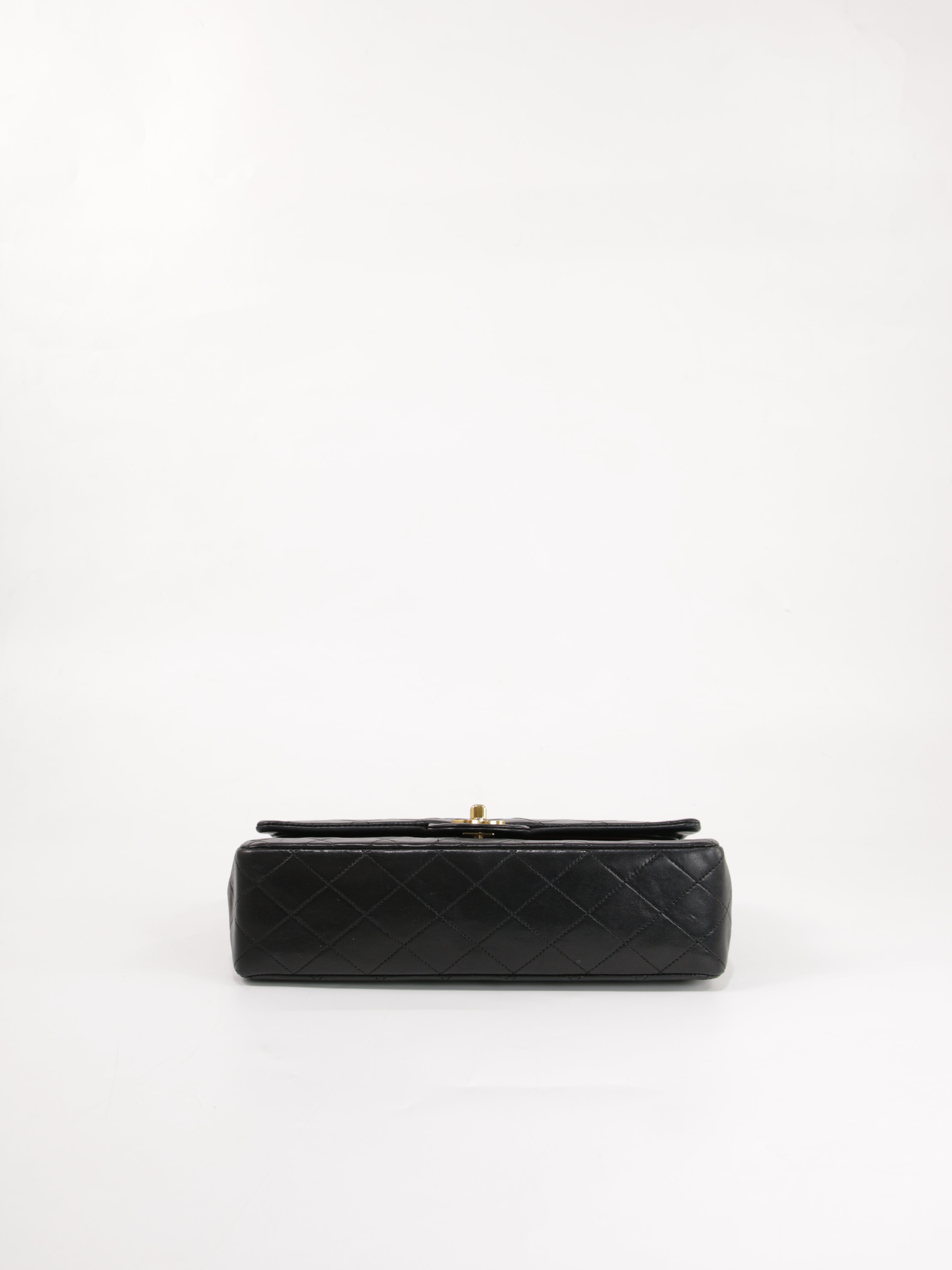 Medium Classic Flap