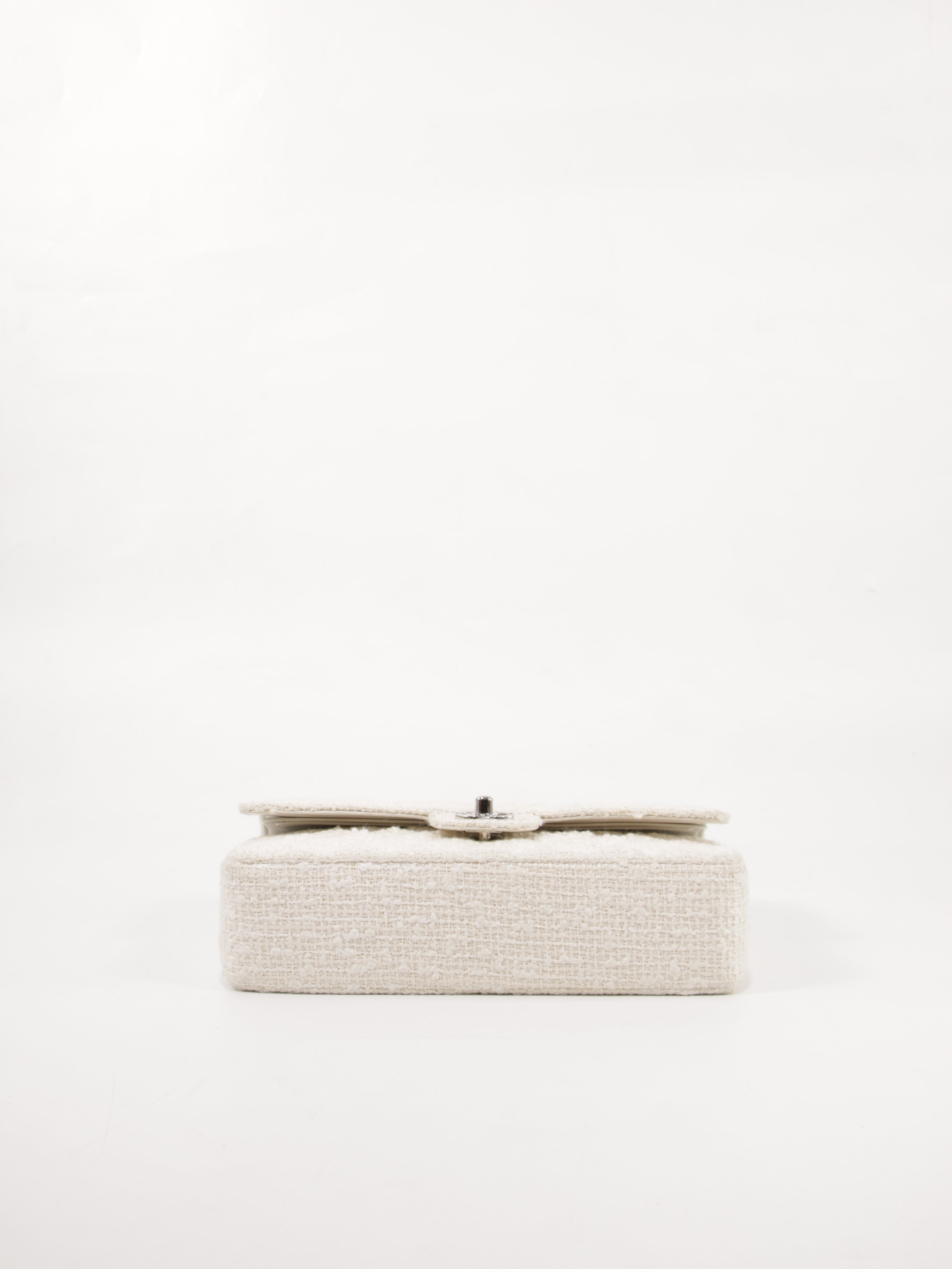 Medium Classic Flap