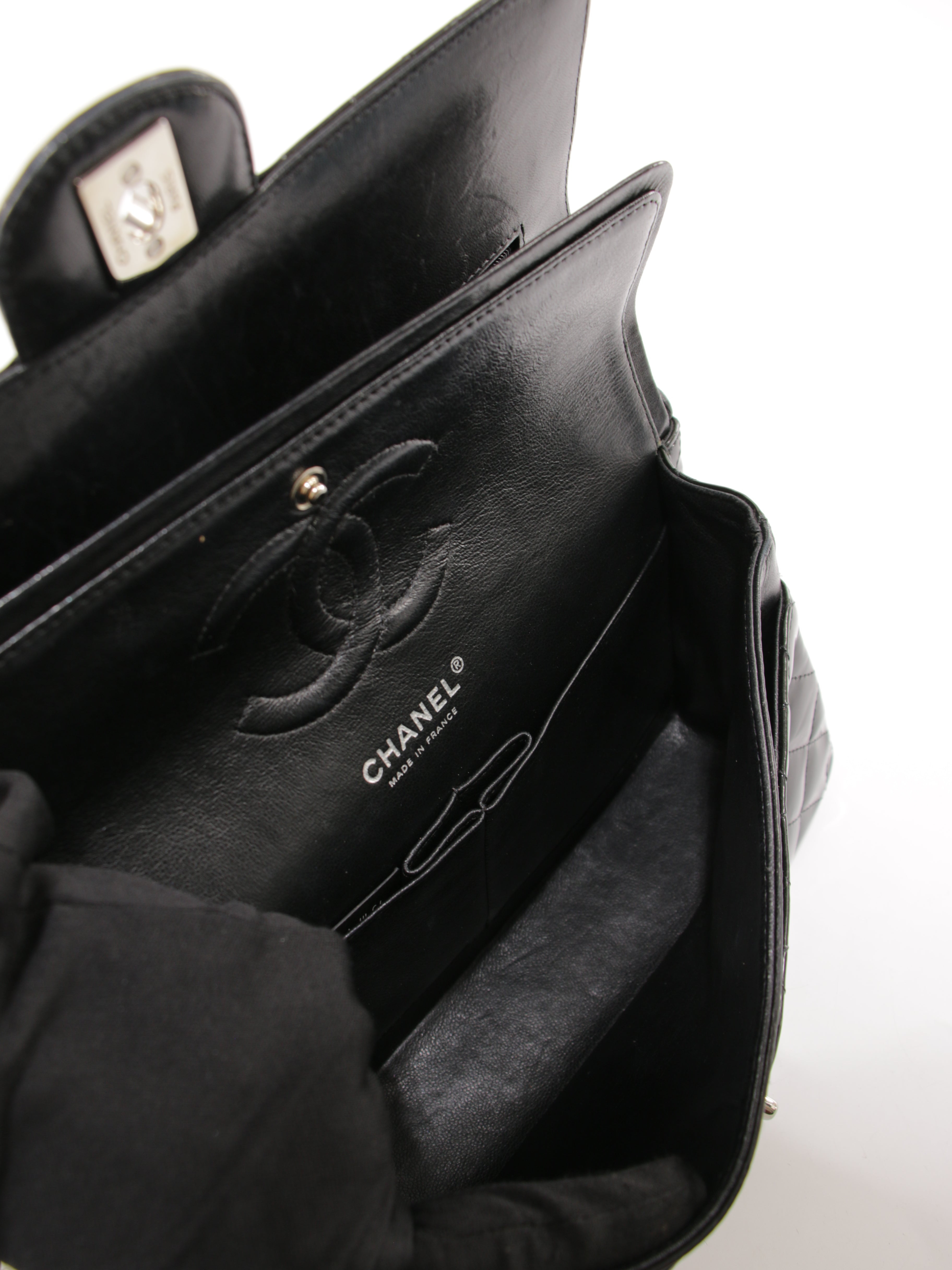 Medium Classic Flap