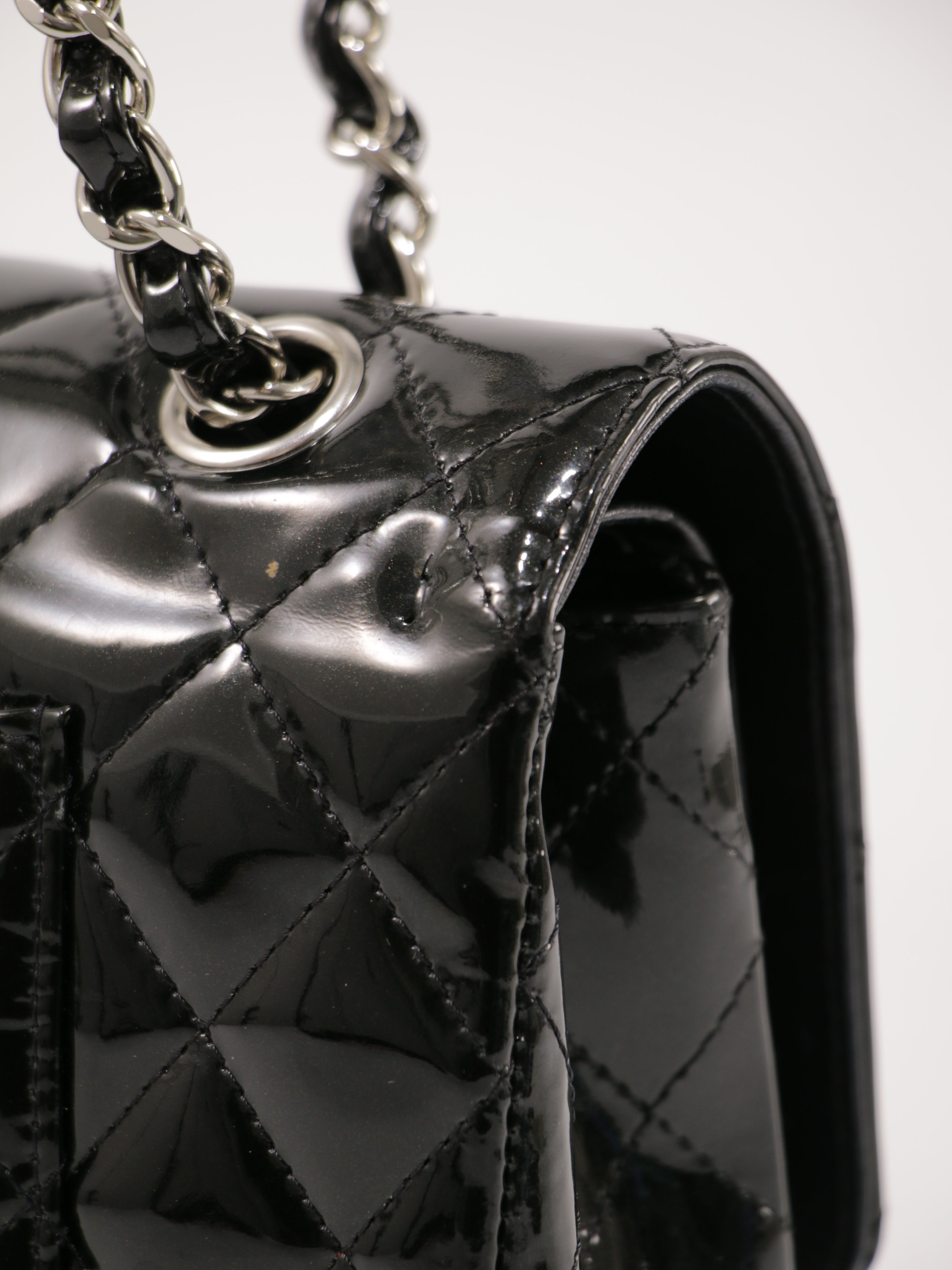 Medium Classic Flap
