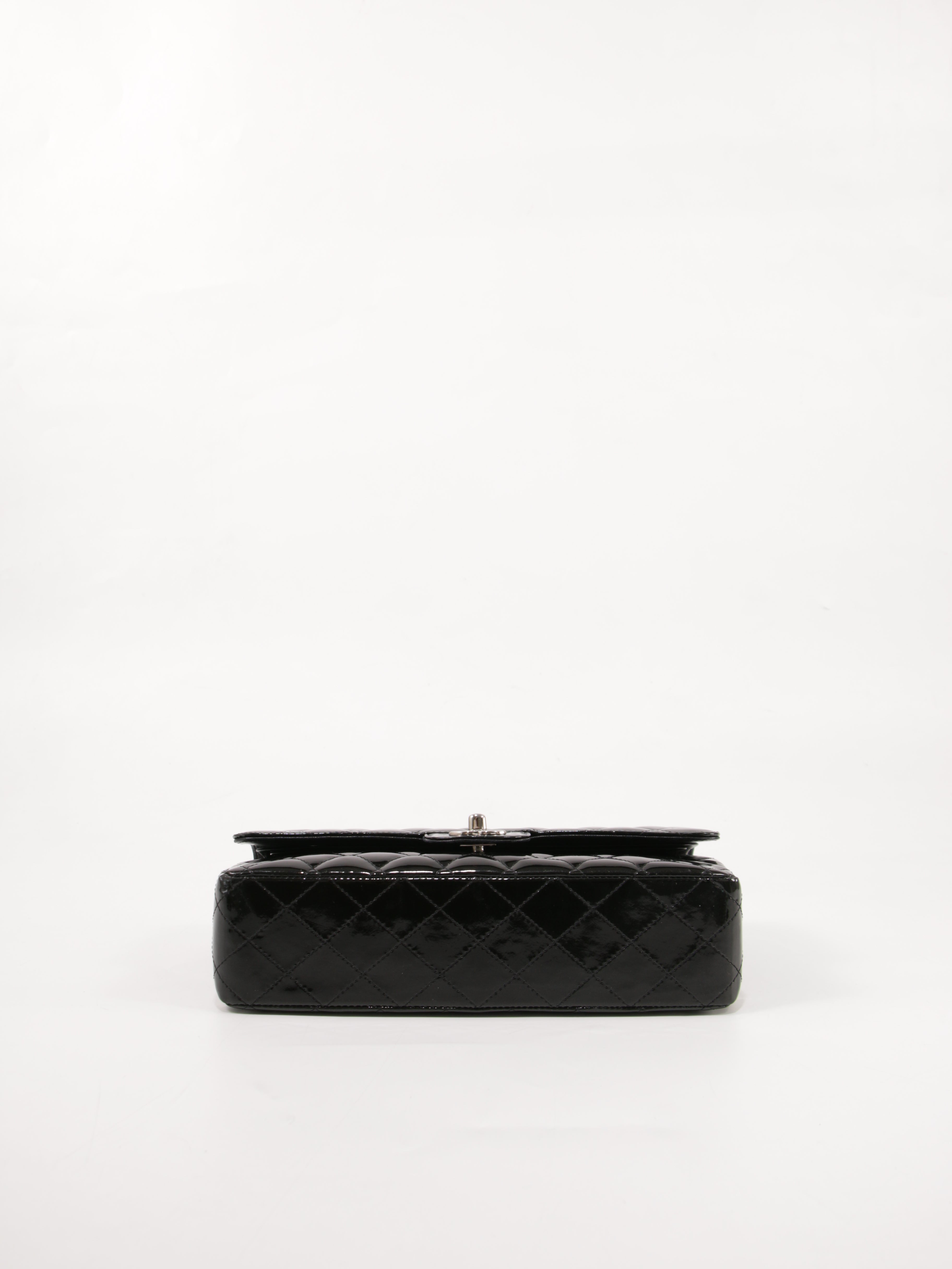 Medium Classic Flap