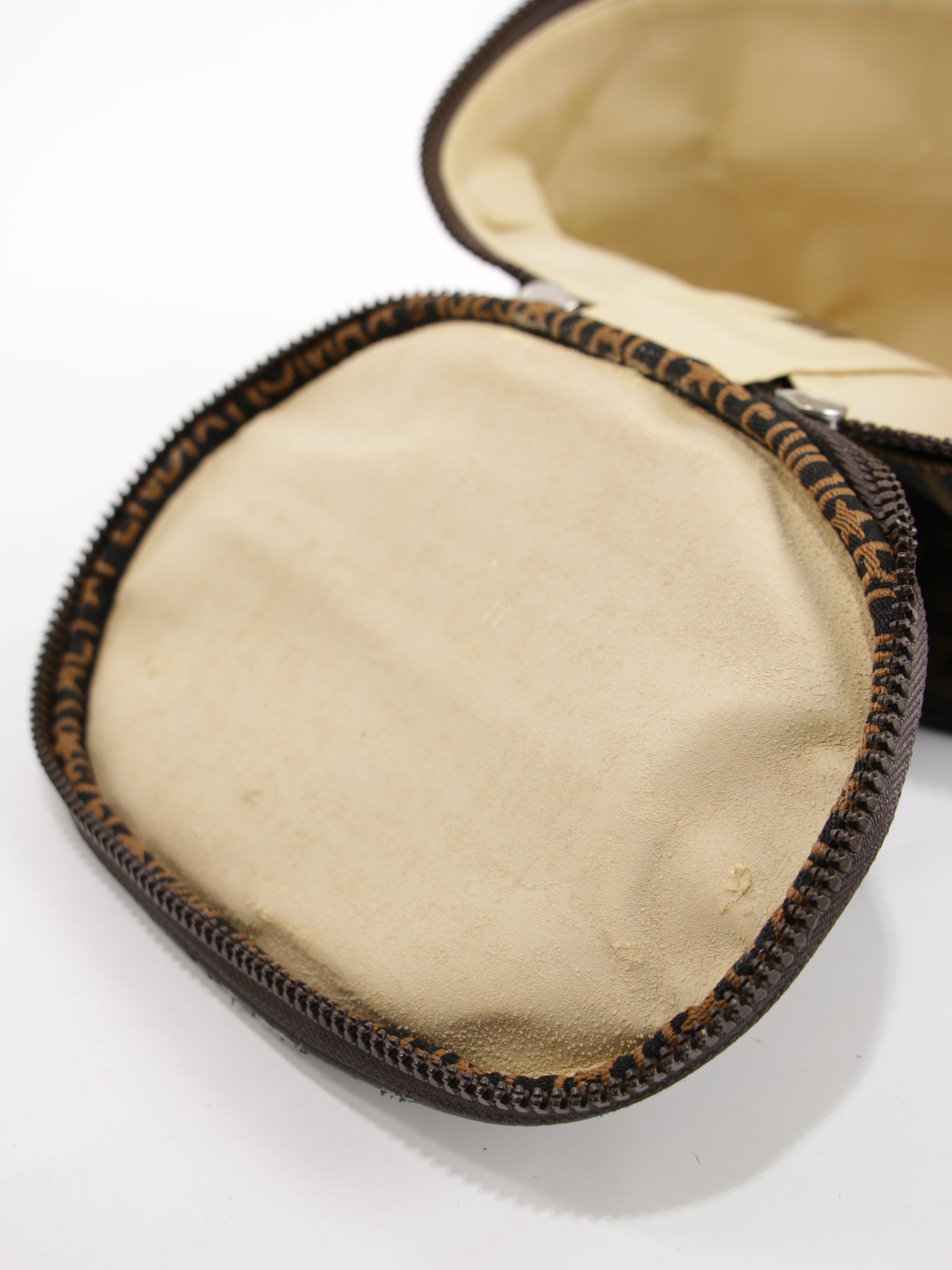Cosmetic pouch
